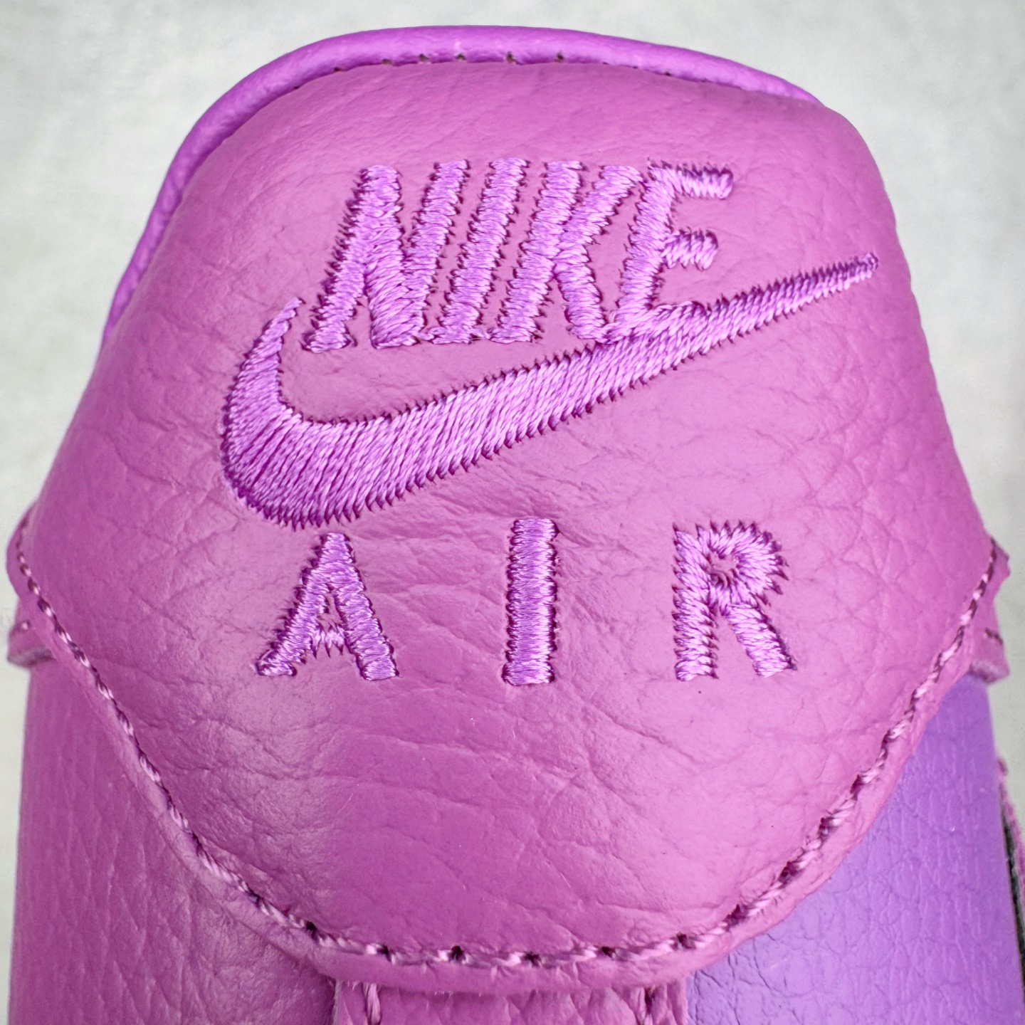 图片[11]-＃S2纯原 CPFM x NK Air Force 1 07 Low 空军一号系列低帮经典百搭休闲运动板鞋“联名放大补丁字母” FQ7069-500 近日，A$AP Bari 在其官方社交媒体上预告了 Cactus Plant Flea Market (CPFM) 和 Nike Air Force 1 Low 的全新配色。此次全新推出的紫色和苔藓绿配色，保留了原始黑白版本的标志性风格，均采用皮革鞋面、尼龙鞋舌、带有反光底衬的「AIR SUNSHINE」及同色 AF1 橡胶鞋底。尺码：39 40 40.5 41 42 42.5 43 44 44.5 45 46 47.5 48.5-选品中心
