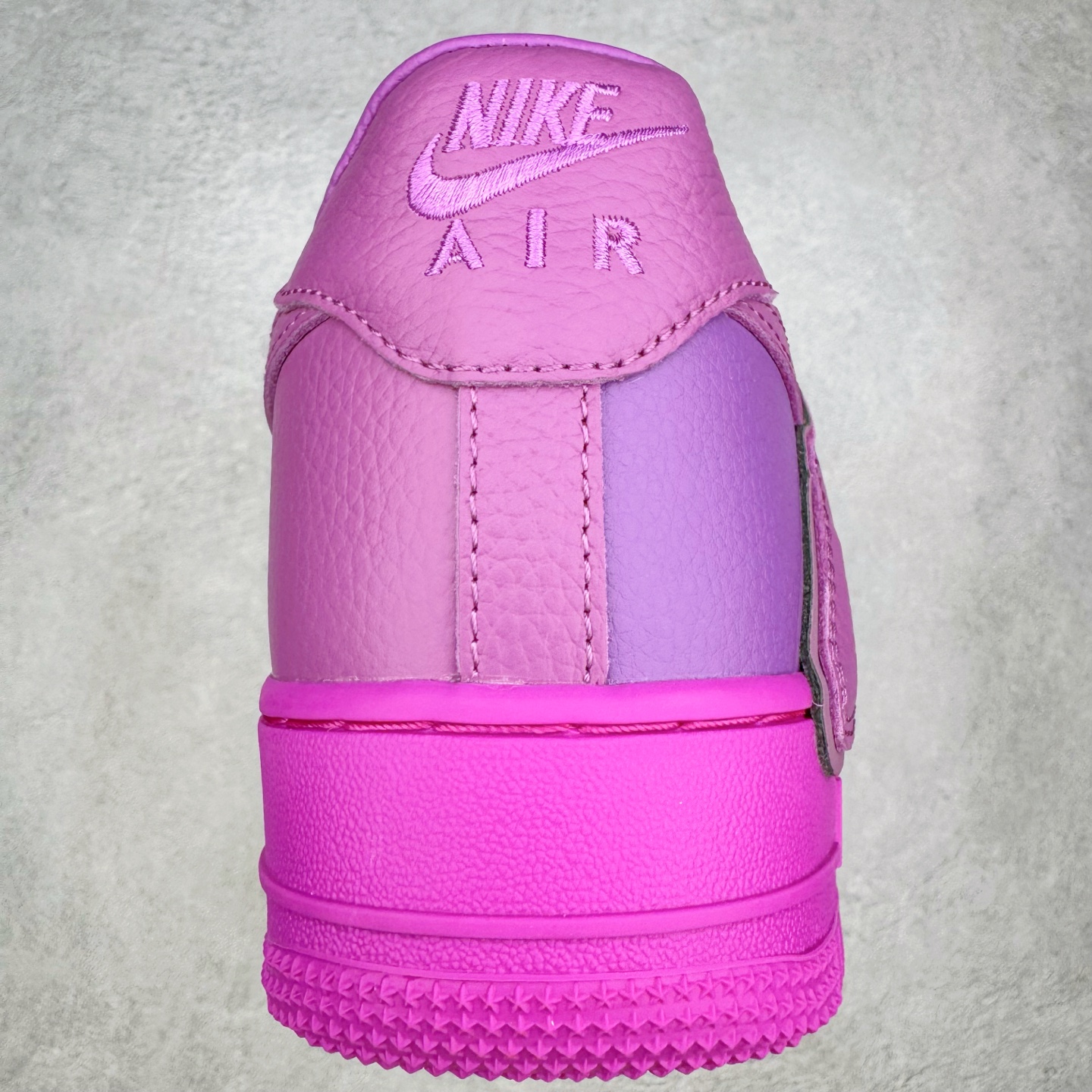 图片[8]-＃S2纯原 CPFM x NK Air Force 1 07 Low 空军一号系列低帮经典百搭休闲运动板鞋“联名放大补丁字母” FQ7069-500 近日，A$AP Bari 在其官方社交媒体上预告了 Cactus Plant Flea Market (CPFM) 和 Nike Air Force 1 Low 的全新配色。此次全新推出的紫色和苔藓绿配色，保留了原始黑白版本的标志性风格，均采用皮革鞋面、尼龙鞋舌、带有反光底衬的「AIR SUNSHINE」及同色 AF1 橡胶鞋底。尺码：39 40 40.5 41 42 42.5 43 44 44.5 45 46 47.5 48.5-选品中心