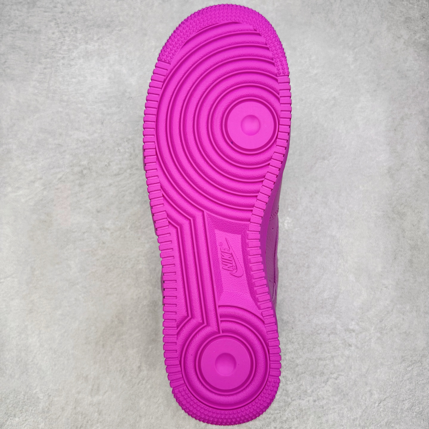 图片[9]-＃S2纯原 CPFM x NK Air Force 1 07 Low 空军一号系列低帮经典百搭休闲运动板鞋“联名放大补丁字母” FQ7069-500 近日，A$AP Bari 在其官方社交媒体上预告了 Cactus Plant Flea Market (CPFM) 和 Nike Air Force 1 Low 的全新配色。此次全新推出的紫色和苔藓绿配色，保留了原始黑白版本的标志性风格，均采用皮革鞋面、尼龙鞋舌、带有反光底衬的「AIR SUNSHINE」及同色 AF1 橡胶鞋底。尺码：39 40 40.5 41 42 42.5 43 44 44.5 45 46 47.5 48.5-选品中心