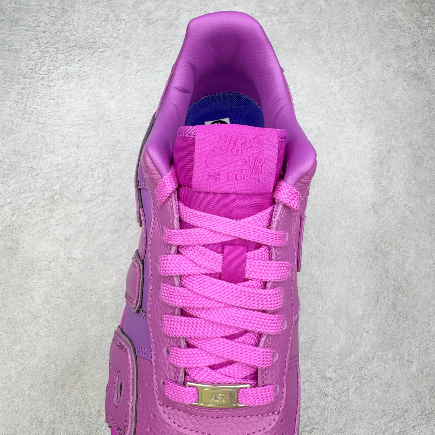 图片[5]-＃S2纯原 CPFM x NK Air Force 1 07 Low 空军一号系列低帮经典百搭休闲运动板鞋“联名放大补丁字母” FQ7069-500 近日，A$AP Bari 在其官方社交媒体上预告了 Cactus Plant Flea Market (CPFM) 和 Nike Air Force 1 Low 的全新配色。此次全新推出的紫色和苔藓绿配色，保留了原始黑白版本的标志性风格，均采用皮革鞋面、尼龙鞋舌、带有反光底衬的「AIR SUNSHINE」及同色 AF1 橡胶鞋底。尺码：39 40 40.5 41 42 42.5 43 44 44.5 45 46 47.5 48.5-选品中心