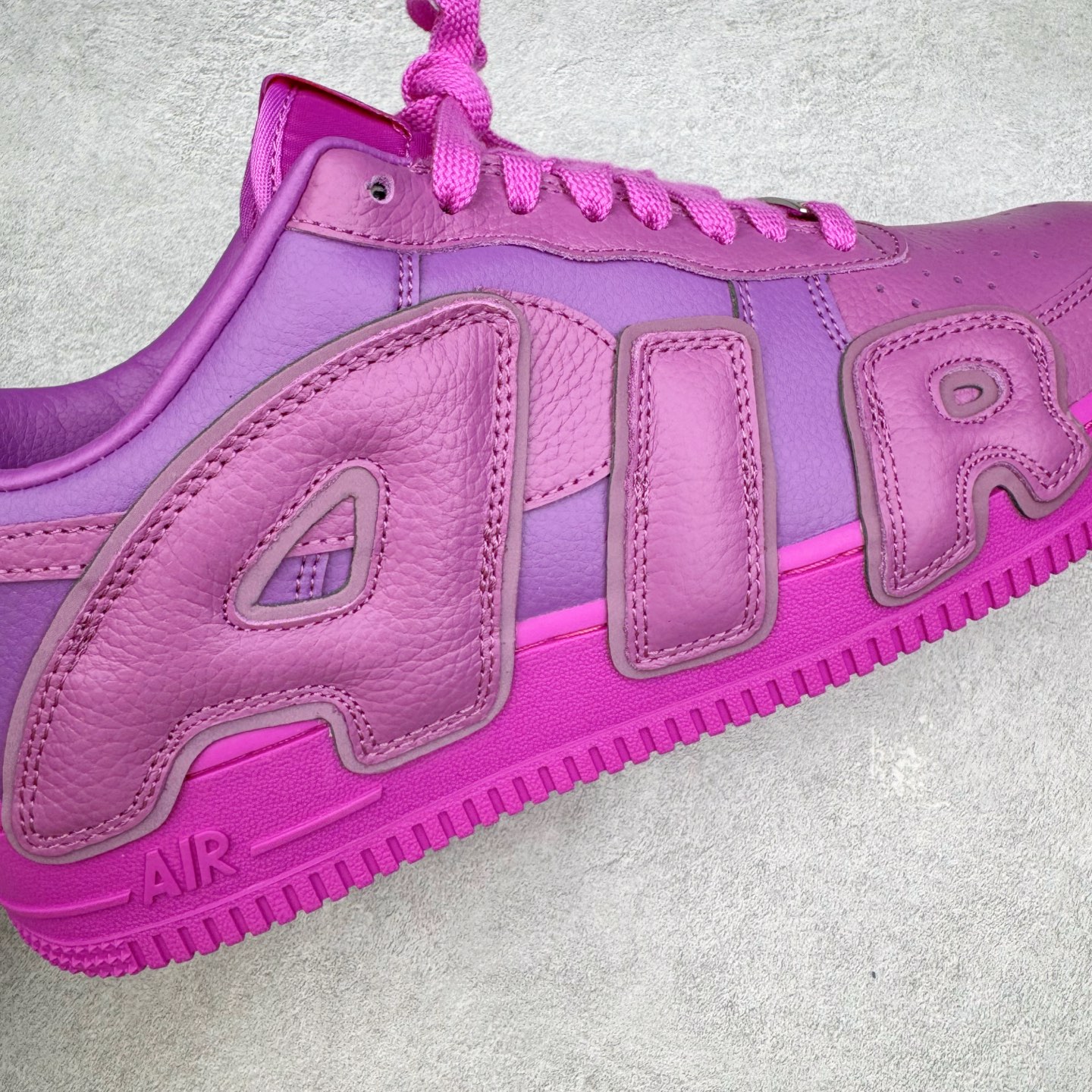 图片[19]-＃S2纯原 CPFM x NK Air Force 1 07 Low 空军一号系列低帮经典百搭休闲运动板鞋“联名放大补丁字母” FQ7069-500 近日，A$AP Bari 在其官方社交媒体上预告了 Cactus Plant Flea Market (CPFM) 和 Nike Air Force 1 Low 的全新配色。此次全新推出的紫色和苔藓绿配色，保留了原始黑白版本的标志性风格，均采用皮革鞋面、尼龙鞋舌、带有反光底衬的「AIR SUNSHINE」及同色 AF1 橡胶鞋底。尺码：39 40 40.5 41 42 42.5 43 44 44.5 45 46 47.5 48.5-选品中心