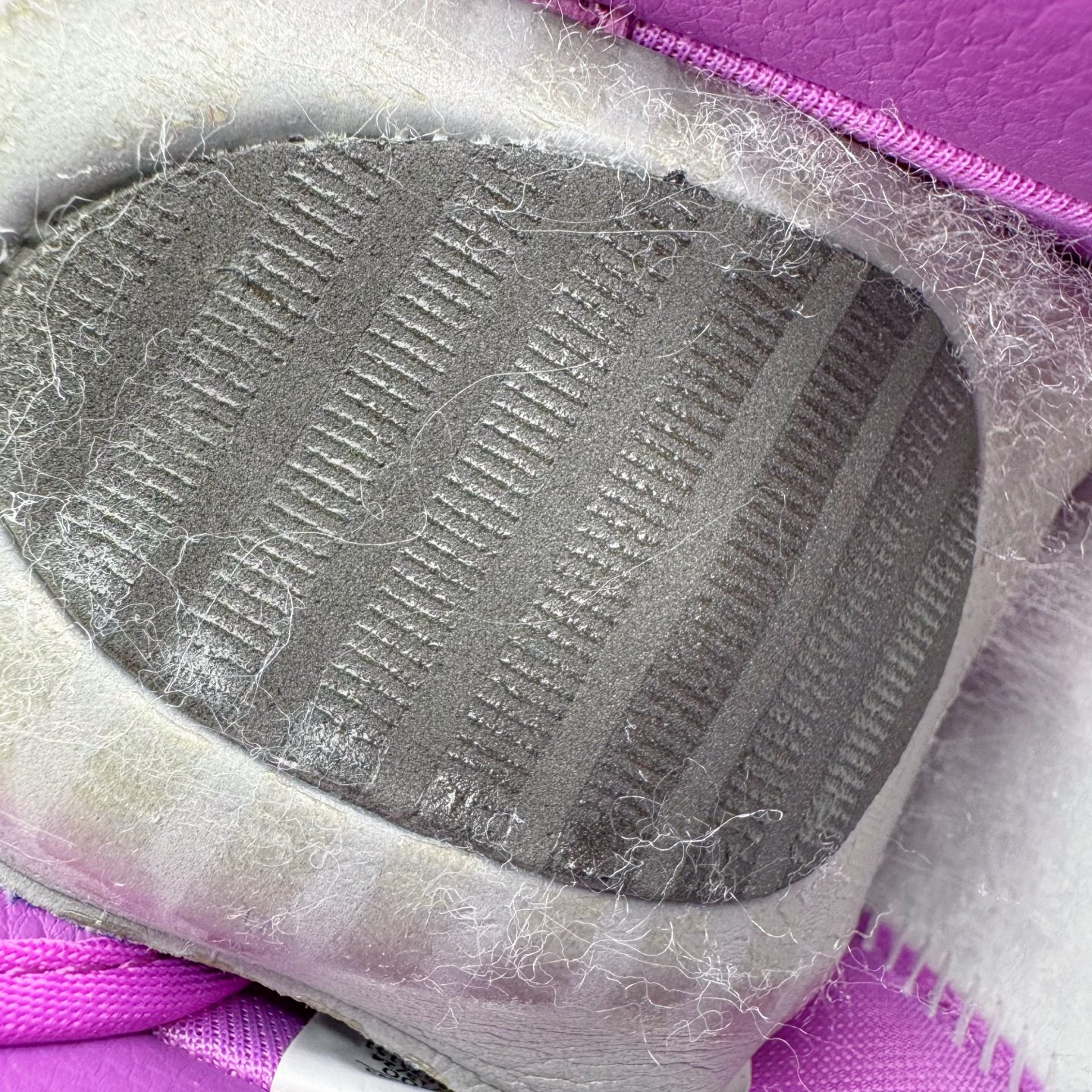 图片[13]-＃S2纯原 CPFM x NK Air Force 1 07 Low 空军一号系列低帮经典百搭休闲运动板鞋“联名放大补丁字母” FQ7069-500 近日，A$AP Bari 在其官方社交媒体上预告了 Cactus Plant Flea Market (CPFM) 和 Nike Air Force 1 Low 的全新配色。此次全新推出的紫色和苔藓绿配色，保留了原始黑白版本的标志性风格，均采用皮革鞋面、尼龙鞋舌、带有反光底衬的「AIR SUNSHINE」及同色 AF1 橡胶鞋底。尺码：39 40 40.5 41 42 42.5 43 44 44.5 45 46 47.5 48.5-选品中心