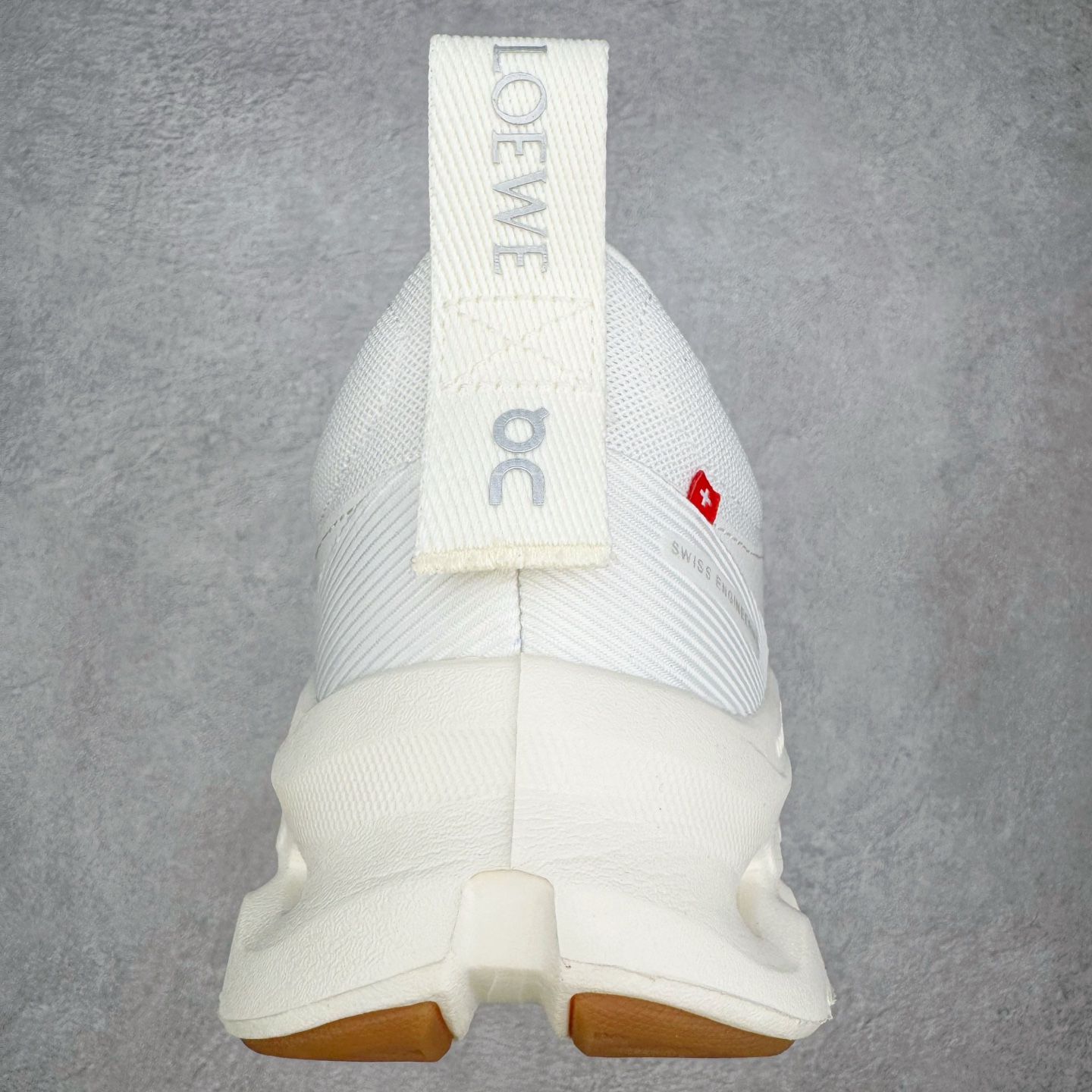 图片[8]-＃M纯原 LOEWE x On Cloudtilt 2.0 昂跑罗意威联名 圆头系带生活休闲鞋 此运动品牌 开创于2010年 缓震着陆、强效回弹、轻柔质感的设计构思始终是ON研制关键 与此同时基于“为全球提供革新性的跑步感受”信念 陆续推出了多款跑鞋及其以专业运动人体跑步工程学为设计关键的功能性跑步服饰设备 让跑者不费力气地畅快畅跑 尺码：36 36.5 37.5 38 38.5 39 40 40.5 41 42 42.5 43 44 44.5 45 46-选品中心