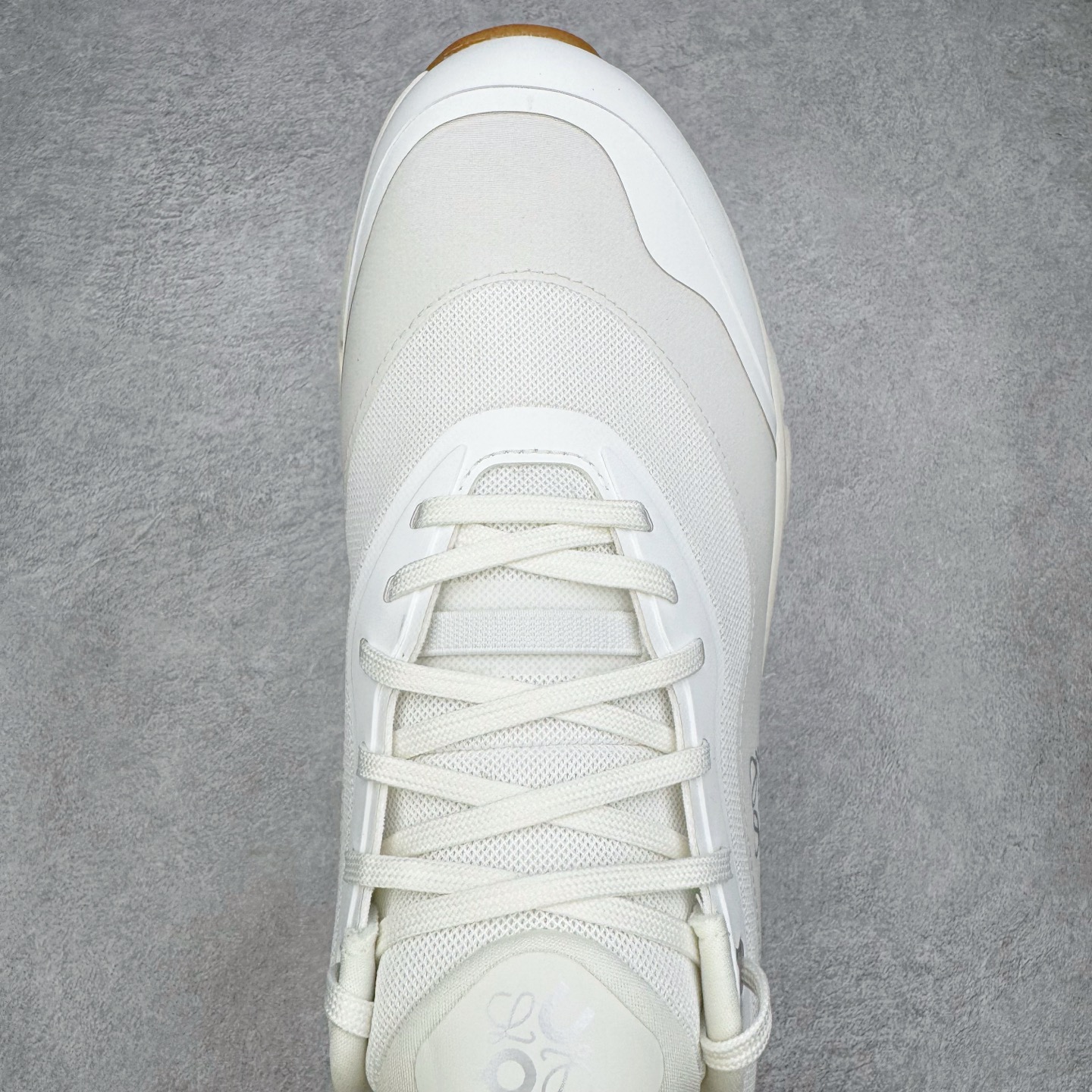 图片[4]-＃M纯原 LOEWE x On Cloudtilt 2.0 昂跑罗意威联名 圆头系带生活休闲鞋 此运动品牌 开创于2010年 缓震着陆、强效回弹、轻柔质感的设计构思始终是ON研制关键 与此同时基于“为全球提供革新性的跑步感受”信念 陆续推出了多款跑鞋及其以专业运动人体跑步工程学为设计关键的功能性跑步服饰设备 让跑者不费力气地畅快畅跑 尺码：36 36.5 37.5 38 38.5 39 40 40.5 41 42 42.5 43 44 44.5 45 46-选品中心