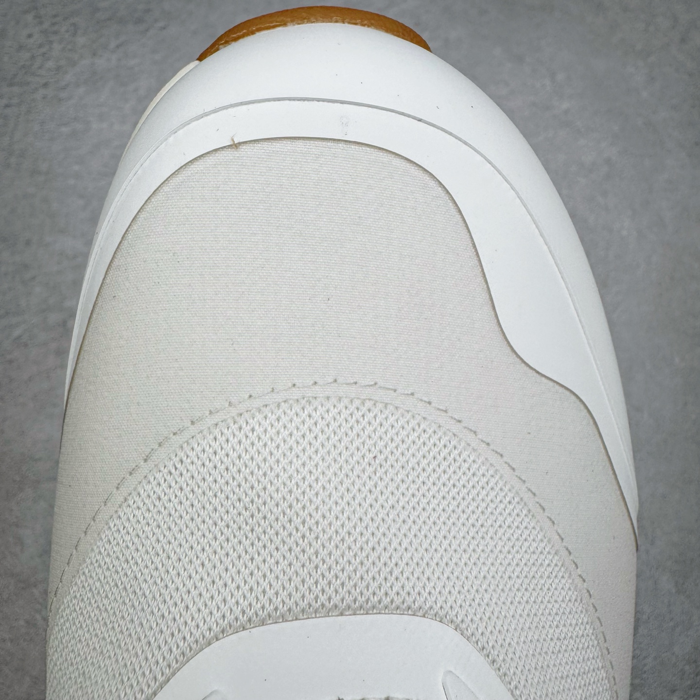 图片[15]-＃M纯原 LOEWE x On Cloudtilt 2.0 昂跑罗意威联名 圆头系带生活休闲鞋 此运动品牌 开创于2010年 缓震着陆、强效回弹、轻柔质感的设计构思始终是ON研制关键 与此同时基于“为全球提供革新性的跑步感受”信念 陆续推出了多款跑鞋及其以专业运动人体跑步工程学为设计关键的功能性跑步服饰设备 让跑者不费力气地畅快畅跑 尺码：36 36.5 37.5 38 38.5 39 40 40.5 41 42 42.5 43 44 44.5 45 46-选品中心