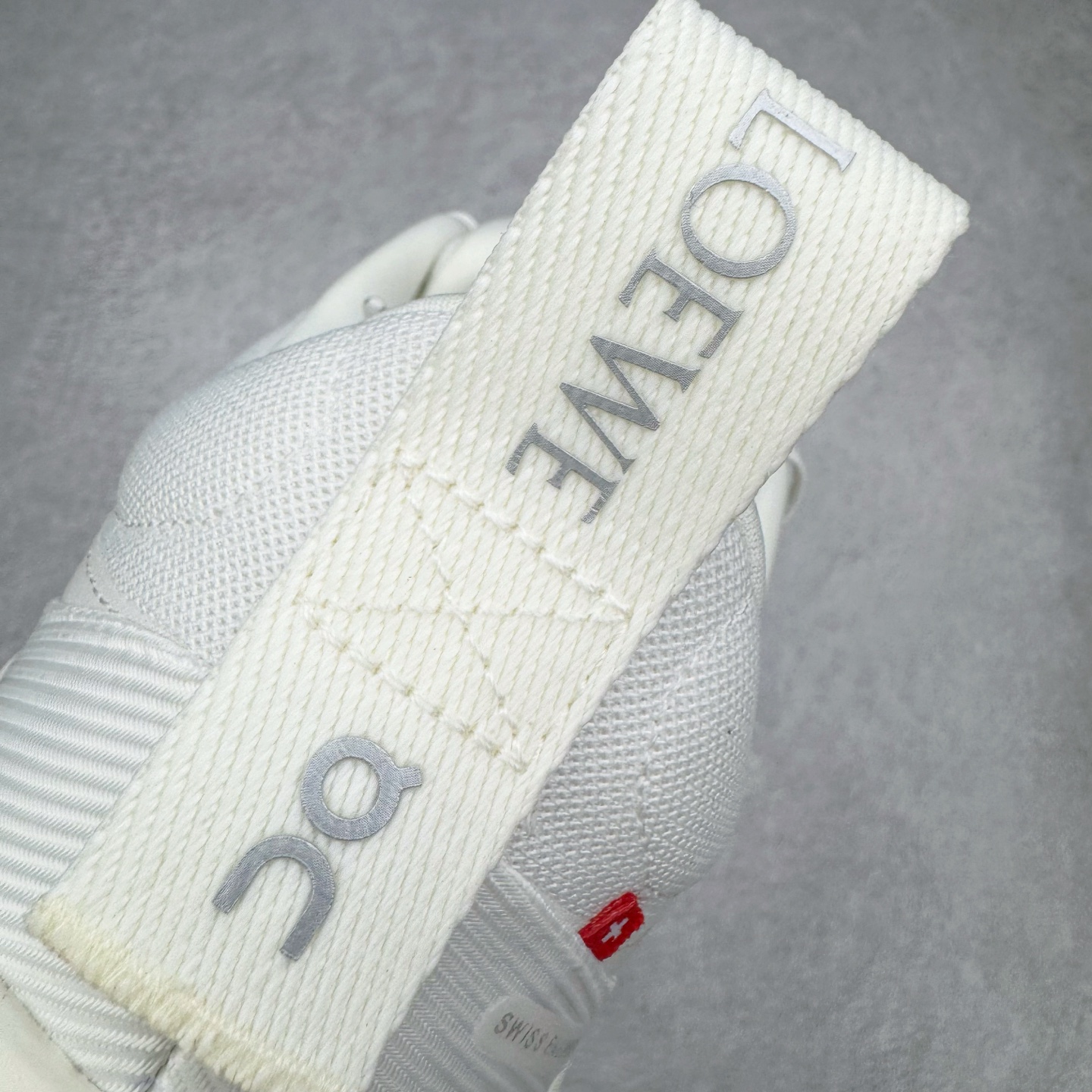 图片[16]-＃M纯原 LOEWE x On Cloudtilt 2.0 昂跑罗意威联名 圆头系带生活休闲鞋 此运动品牌 开创于2010年 缓震着陆、强效回弹、轻柔质感的设计构思始终是ON研制关键 与此同时基于“为全球提供革新性的跑步感受”信念 陆续推出了多款跑鞋及其以专业运动人体跑步工程学为设计关键的功能性跑步服饰设备 让跑者不费力气地畅快畅跑 尺码：36 36.5 37.5 38 38.5 39 40 40.5 41 42 42.5 43 44 44.5 45 46-选品中心