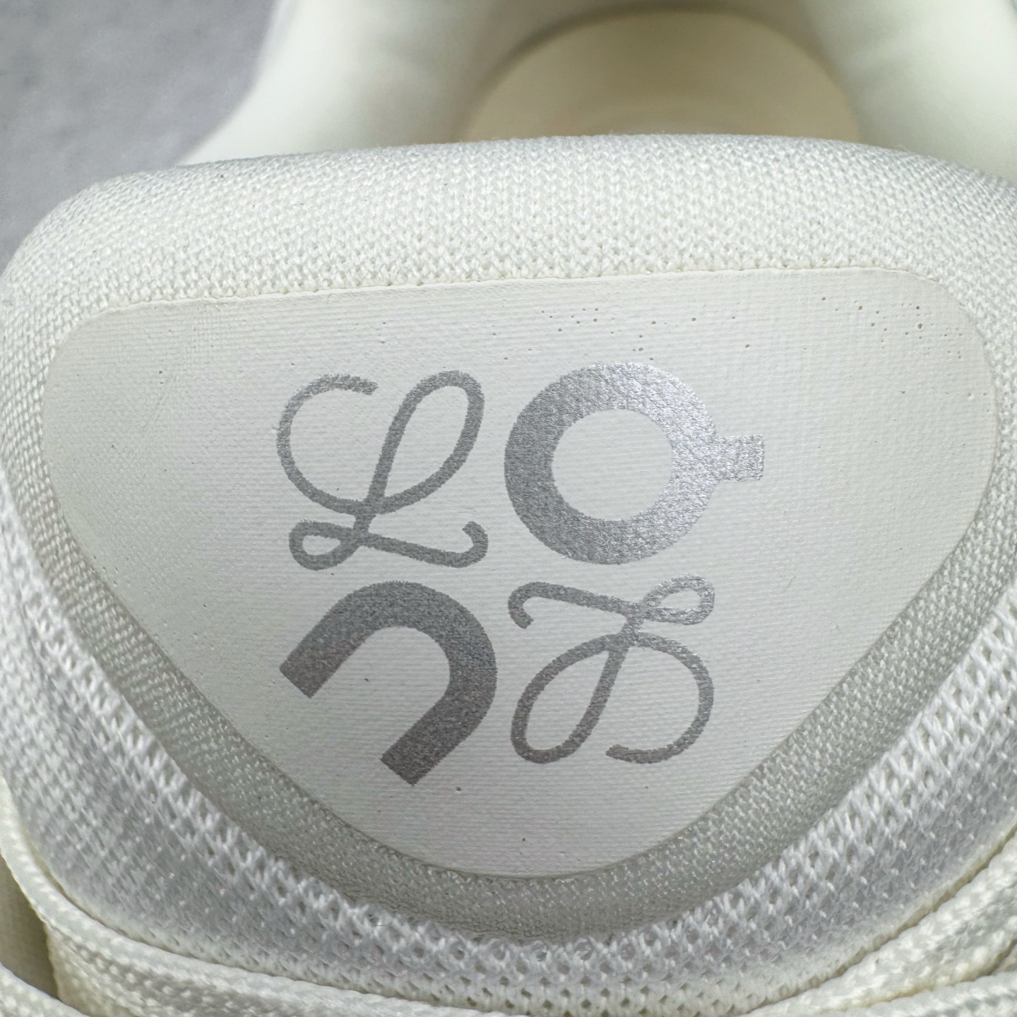 图片[10]-＃M纯原 LOEWE x On Cloudtilt 2.0 昂跑罗意威联名 圆头系带生活休闲鞋 此运动品牌 开创于2010年 缓震着陆、强效回弹、轻柔质感的设计构思始终是ON研制关键 与此同时基于“为全球提供革新性的跑步感受”信念 陆续推出了多款跑鞋及其以专业运动人体跑步工程学为设计关键的功能性跑步服饰设备 让跑者不费力气地畅快畅跑 尺码：36 36.5 37.5 38 38.5 39 40 40.5 41 42 42.5 43 44 44.5 45 46-选品中心