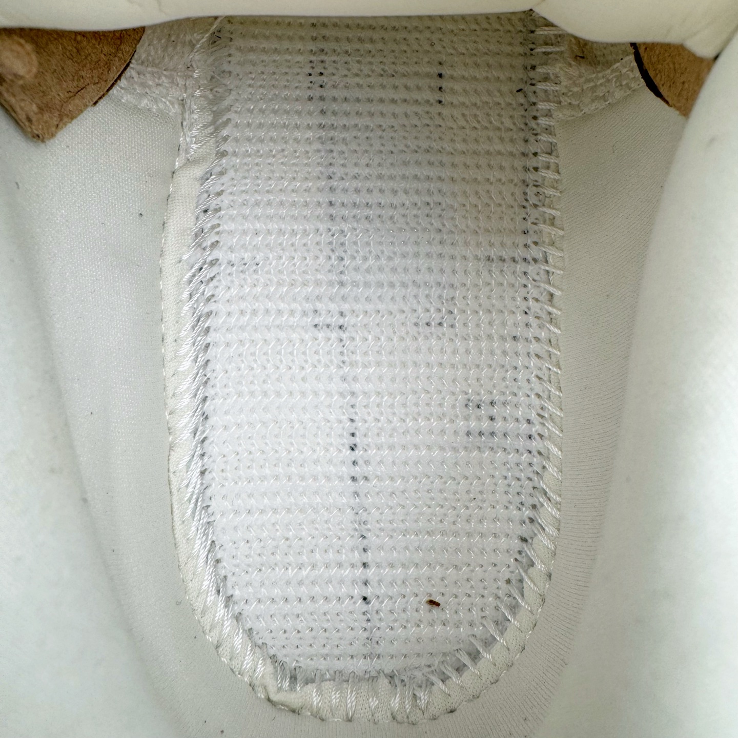 图片[11]-＃M纯原 LOEWE x On Cloudtilt 2.0 昂跑罗意威联名 圆头系带生活休闲鞋 此运动品牌 开创于2010年 缓震着陆、强效回弹、轻柔质感的设计构思始终是ON研制关键 与此同时基于“为全球提供革新性的跑步感受”信念 陆续推出了多款跑鞋及其以专业运动人体跑步工程学为设计关键的功能性跑步服饰设备 让跑者不费力气地畅快畅跑 尺码：36 36.5 37.5 38 38.5 39 40 40.5 41 42 42.5 43 44 44.5 45 46-选品中心