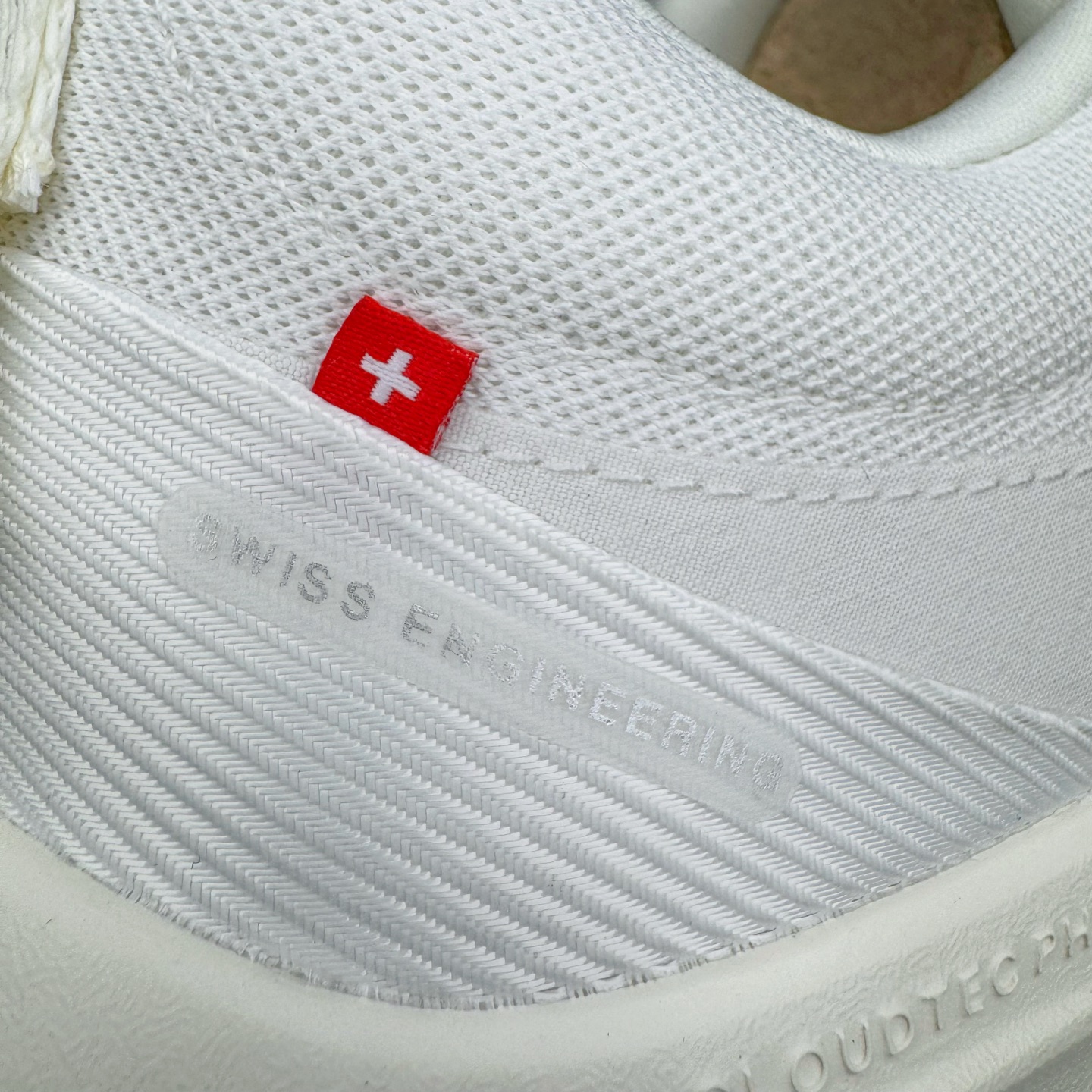 图片[17]-＃M纯原 LOEWE x On Cloudtilt 2.0 昂跑罗意威联名 圆头系带生活休闲鞋 此运动品牌 开创于2010年 缓震着陆、强效回弹、轻柔质感的设计构思始终是ON研制关键 与此同时基于“为全球提供革新性的跑步感受”信念 陆续推出了多款跑鞋及其以专业运动人体跑步工程学为设计关键的功能性跑步服饰设备 让跑者不费力气地畅快畅跑 尺码：36 36.5 37.5 38 38.5 39 40 40.5 41 42 42.5 43 44 44.5 45 46-选品中心