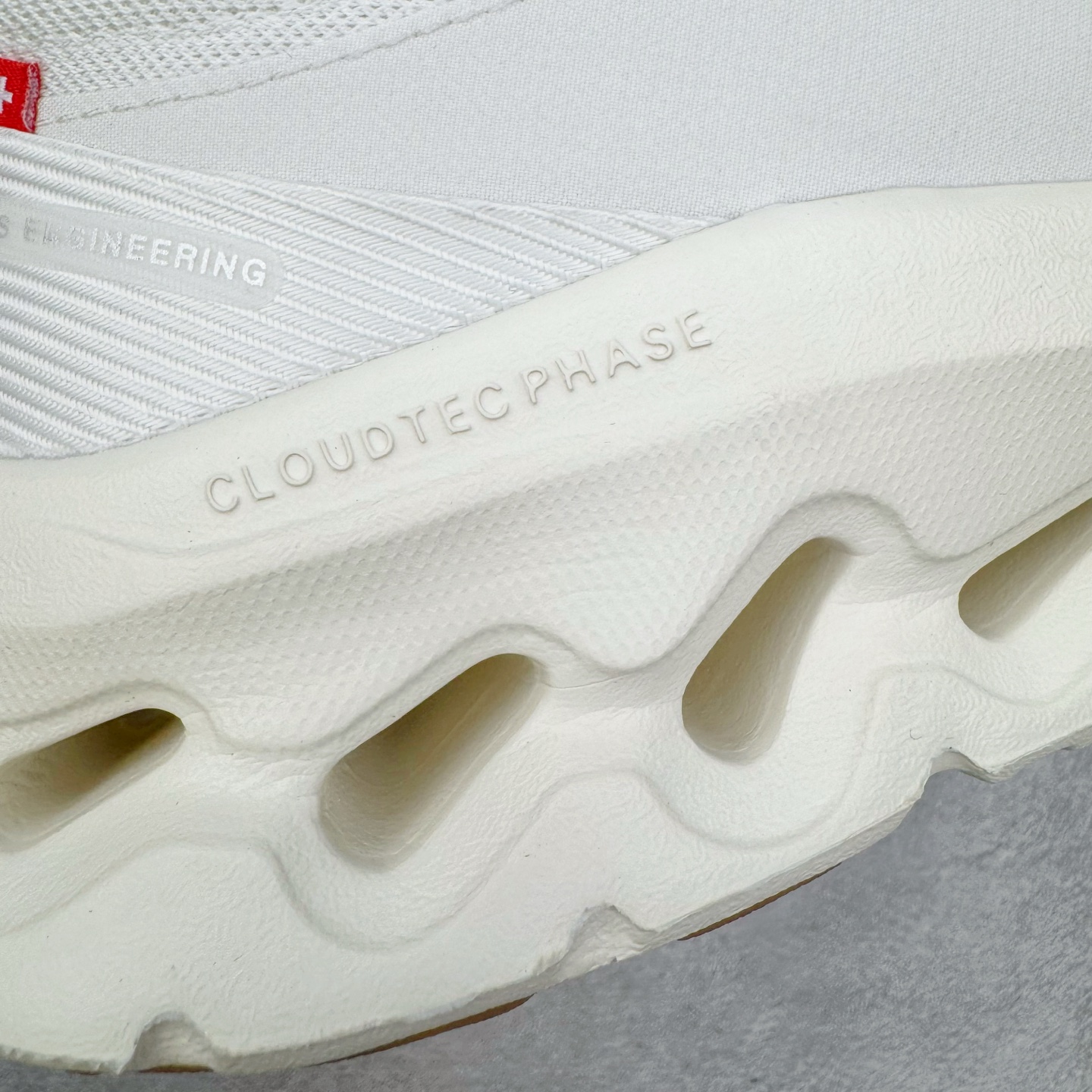 图片[19]-＃M纯原 LOEWE x On Cloudtilt 2.0 昂跑罗意威联名 圆头系带生活休闲鞋 此运动品牌 开创于2010年 缓震着陆、强效回弹、轻柔质感的设计构思始终是ON研制关键 与此同时基于“为全球提供革新性的跑步感受”信念 陆续推出了多款跑鞋及其以专业运动人体跑步工程学为设计关键的功能性跑步服饰设备 让跑者不费力气地畅快畅跑 尺码：36 36.5 37.5 38 38.5 39 40 40.5 41 42 42.5 43 44 44.5 45 46-选品中心