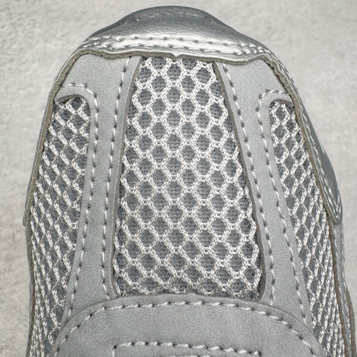 图片[20]-＃HP纯原 NK Air Zoom Vomero 5 经典复古潮流运动跑鞋 FJ4151-003 原装纸板楦头开发 独家私模八层组合大底 市场唯一正确版本 进口三文治网面 融蕴繁复设计风范和丰富层次感 缔造运动鞋佳选 助你轻松型出范 开辟独属于自己的路 鞋款采用多层设计 融入织物与合成材质 塑就本季出众鞋款 合成材质与织物组合鞋面 经久耐穿 后跟网眼拼接和透气孔设计 轻盈透气Zoom Air缓震配置提供出色回弹缓震性能 实现快速离地的出众脚感 巧糅科技感和低调设计 为鞋款注入反光细节 令你迈步间尽显闪耀魅力 结合中性色调 让你驾驭不同穿搭 打造非凡造型 尺码：36 36.5 37.5 38 38.5 39 40 40.5 41 42 42.5 43 44 44.5 45 46-选品中心