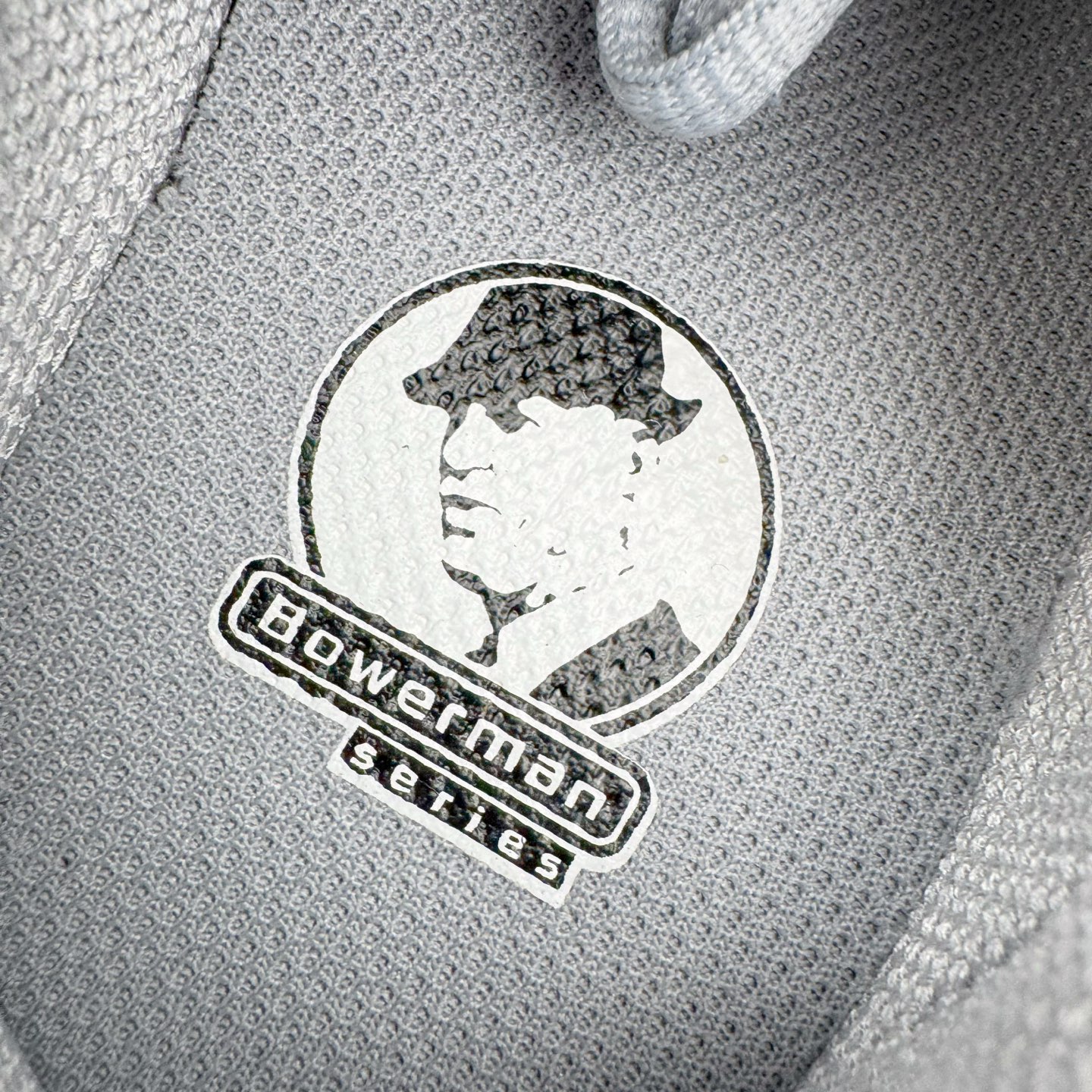 图片[14]-＃HP纯原 NK Air Zoom Vomero 5 经典复古潮流运动跑鞋 FJ4151-003 原装纸板楦头开发 独家私模八层组合大底 市场唯一正确版本 进口三文治网面 融蕴繁复设计风范和丰富层次感 缔造运动鞋佳选 助你轻松型出范 开辟独属于自己的路 鞋款采用多层设计 融入织物与合成材质 塑就本季出众鞋款 合成材质与织物组合鞋面 经久耐穿 后跟网眼拼接和透气孔设计 轻盈透气Zoom Air缓震配置提供出色回弹缓震性能 实现快速离地的出众脚感 巧糅科技感和低调设计 为鞋款注入反光细节 令你迈步间尽显闪耀魅力 结合中性色调 让你驾驭不同穿搭 打造非凡造型 尺码：36 36.5 37.5 38 38.5 39 40 40.5 41 42 42.5 43 44 44.5 45 46-选品中心