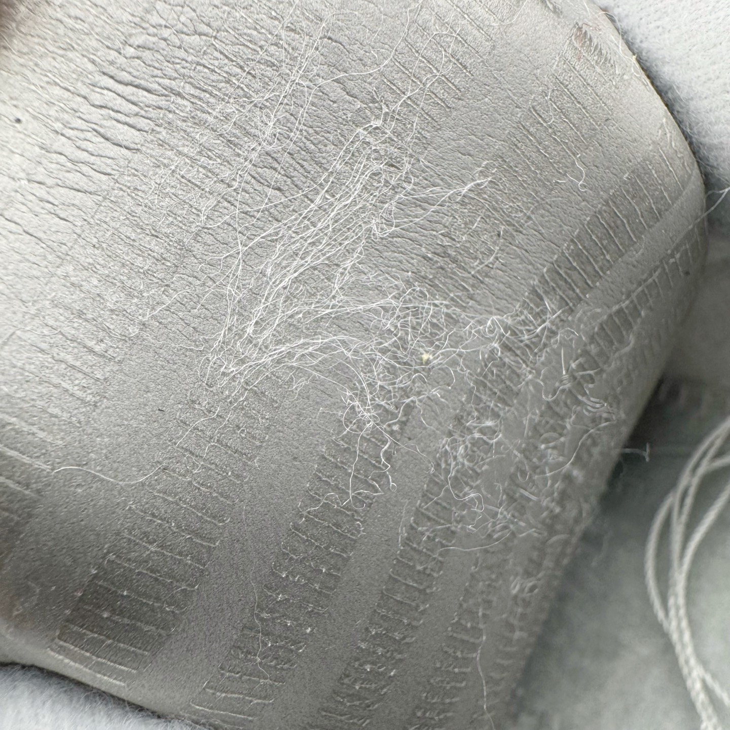 图片[11]-＃G版纯原 Supreme X NK AIR Force 1 Low 空军一号联名 白红 CU9225-101 同步官方2022全新版本 全新翻盖原盒配件 不规则波浪大底咬花 全鞋电脑针车 工整有序 视觉效果满分 原厂拉帮手法 标准四线 密度针距针孔大小控制到位 原装反口里网布海绵 正确卡色网眼大小 新版鞋撑改用纸团代替 原厂港宝加持完美还原灵魂版型 原盒原配从里到外百分百还原 原厂全头层原厂皮料 原标原盒 内置Sole气垫 中底白色背胶 中底划线 已经无限的接近公司 原厂楦头 原厂刺绣 后跟弧度修正 独家私模最大开发到48.5 尺码：35.5 36 36.5 37.5 38 38.5 39 40 40.5 41 42 42.5 43 44 44.5 45 46 47.5 48.5-选品中心