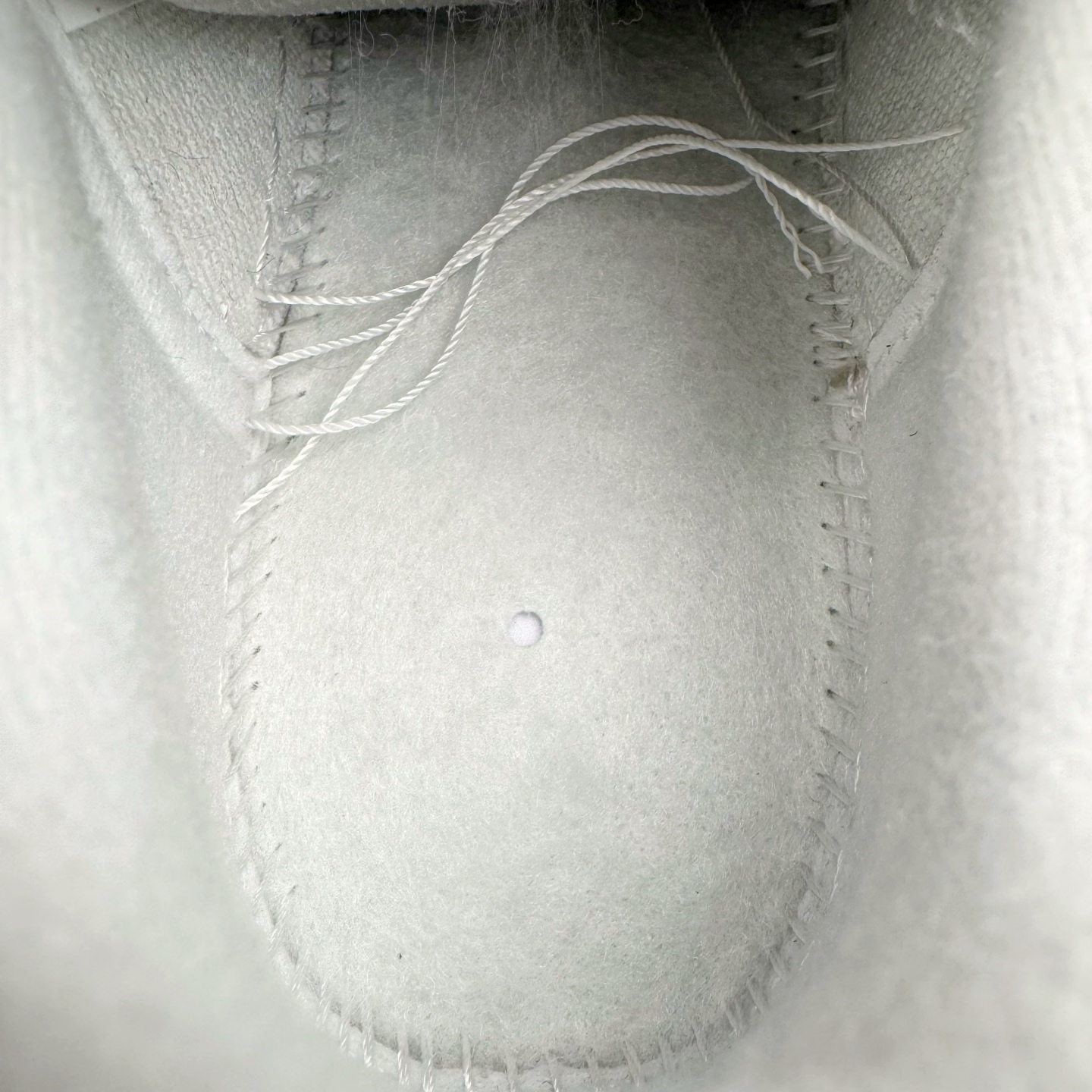 图片[10]-＃G版纯原 Supreme X NK AIR Force 1 Low 空军一号联名 白红 CU9225-101 同步官方2022全新版本 全新翻盖原盒配件 不规则波浪大底咬花 全鞋电脑针车 工整有序 视觉效果满分 原厂拉帮手法 标准四线 密度针距针孔大小控制到位 原装反口里网布海绵 正确卡色网眼大小 新版鞋撑改用纸团代替 原厂港宝加持完美还原灵魂版型 原盒原配从里到外百分百还原 原厂全头层原厂皮料 原标原盒 内置Sole气垫 中底白色背胶 中底划线 已经无限的接近公司 原厂楦头 原厂刺绣 后跟弧度修正 独家私模最大开发到48.5 尺码：35.5 36 36.5 37.5 38 38.5 39 40 40.5 41 42 42.5 43 44 44.5 45 46 47.5 48.5-选品中心