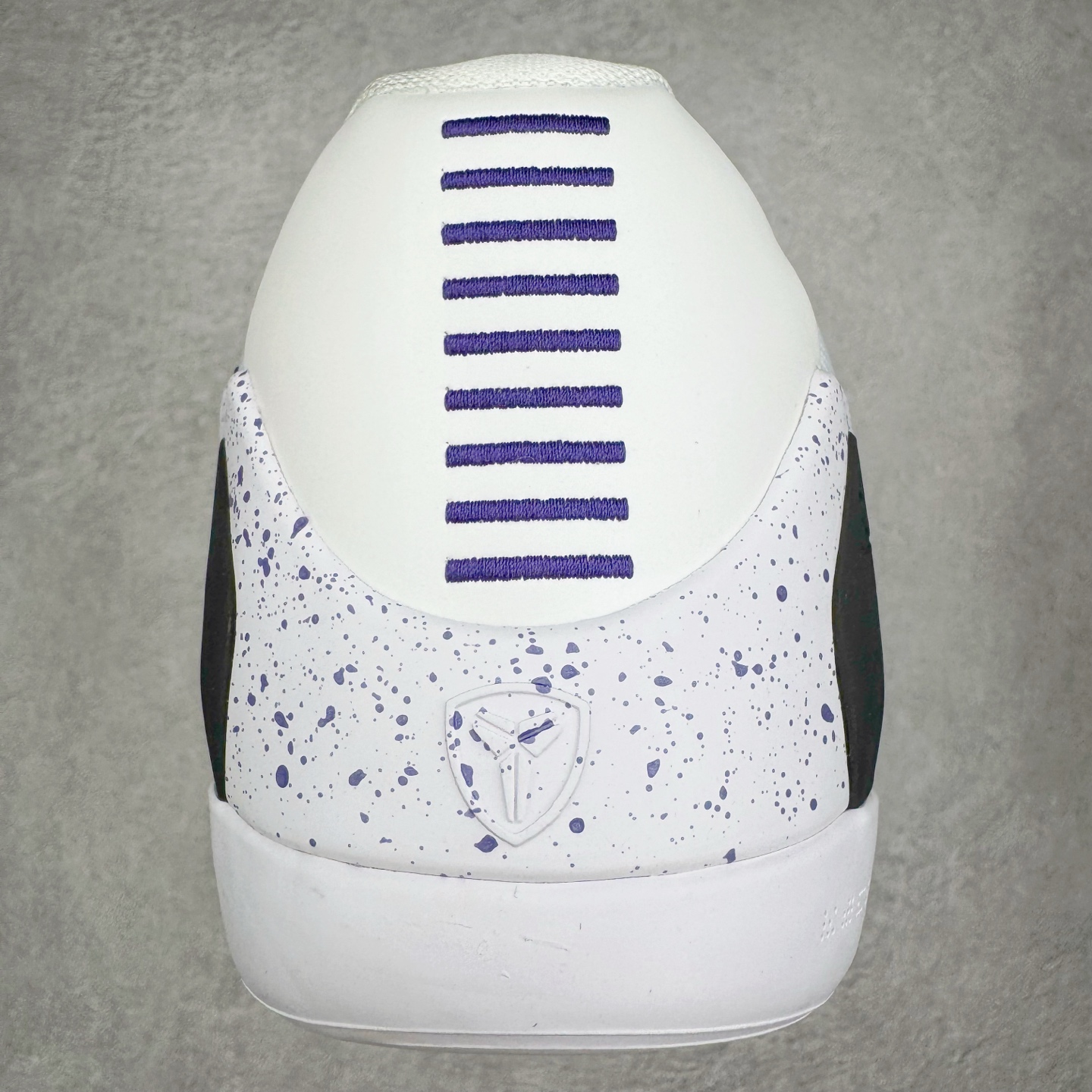 图片[8]-＃S2纯原 Nike Kobe 9 Low Protro 科比九代舒适减震防滑低帮篮球鞋 湖人白紫 IH1401-100 React科技鞋垫加持 实战配置直接拉满 原楦纸板开发 鞋身流线型、后跟塑形 区分土肥圆 原厂针织鞋面一针一线匹配原版 全身鞋材卡料色独家定制 唯一万针立体刺绣SWOOSH 真实底模最大48.5 实战利器 专供海外市场 尺码：40 40.5 41 42 42.5 43 44 44.5 45 46 47.5 48.5 （脚宽、脚胖 建议买大半码）-选品中心