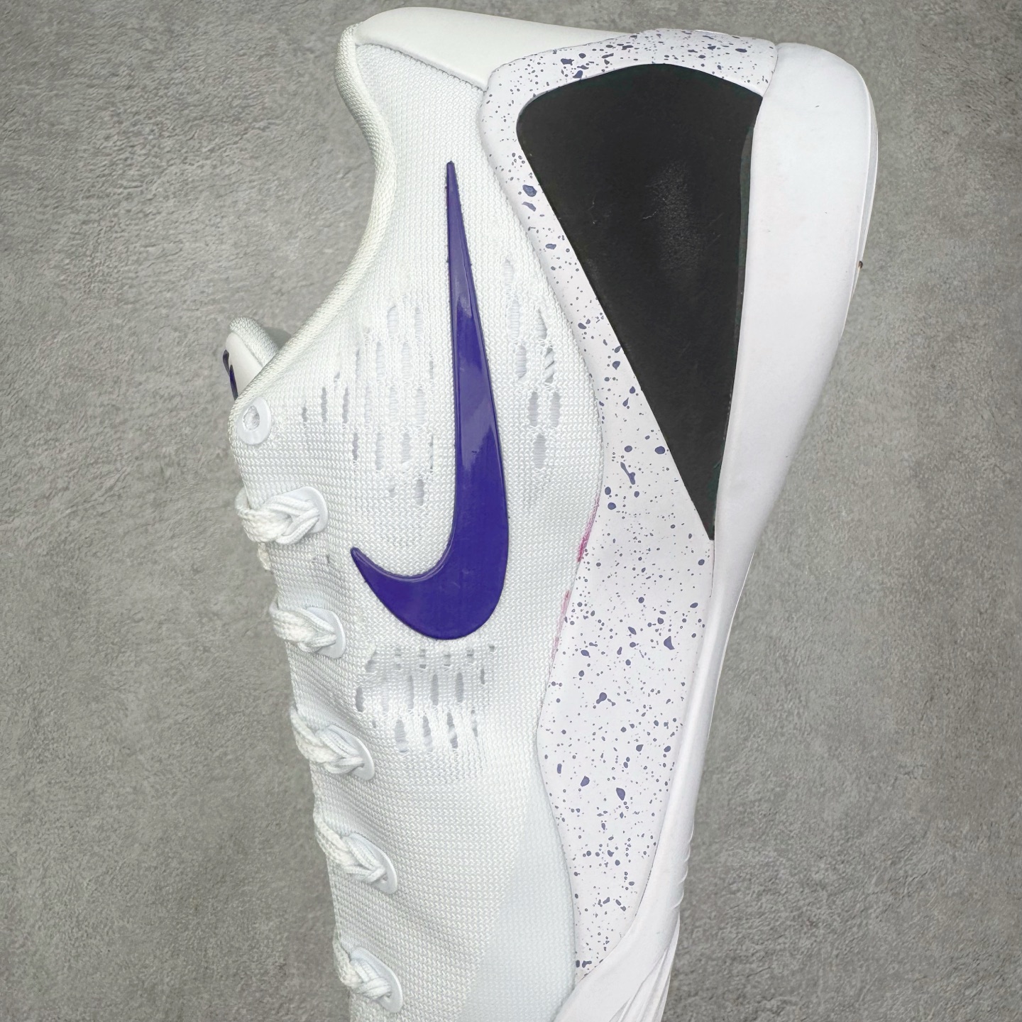 图片[7]-＃S2纯原 Nike Kobe 9 Low Protro 科比九代舒适减震防滑低帮篮球鞋 湖人白紫 IH1401-100 React科技鞋垫加持 实战配置直接拉满 原楦纸板开发 鞋身流线型、后跟塑形 区分土肥圆 原厂针织鞋面一针一线匹配原版 全身鞋材卡料色独家定制 唯一万针立体刺绣SWOOSH 真实底模最大48.5 实战利器 专供海外市场 尺码：40 40.5 41 42 42.5 43 44 44.5 45 46 47.5 48.5 （脚宽、脚胖 建议买大半码）-选品中心