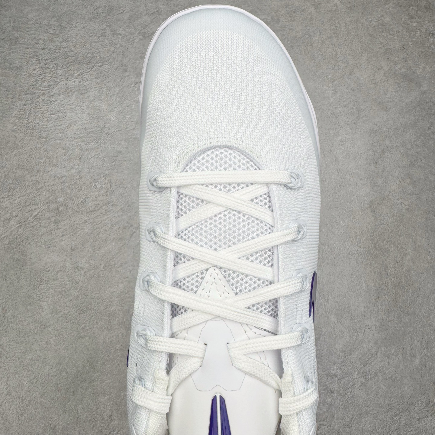 图片[4]-＃S2纯原 Nike Kobe 9 Low Protro 科比九代舒适减震防滑低帮篮球鞋 湖人白紫 IH1401-100 React科技鞋垫加持 实战配置直接拉满 原楦纸板开发 鞋身流线型、后跟塑形 区分土肥圆 原厂针织鞋面一针一线匹配原版 全身鞋材卡料色独家定制 唯一万针立体刺绣SWOOSH 真实底模最大48.5 实战利器 专供海外市场 尺码：40 40.5 41 42 42.5 43 44 44.5 45 46 47.5 48.5 （脚宽、脚胖 建议买大半码）-选品中心