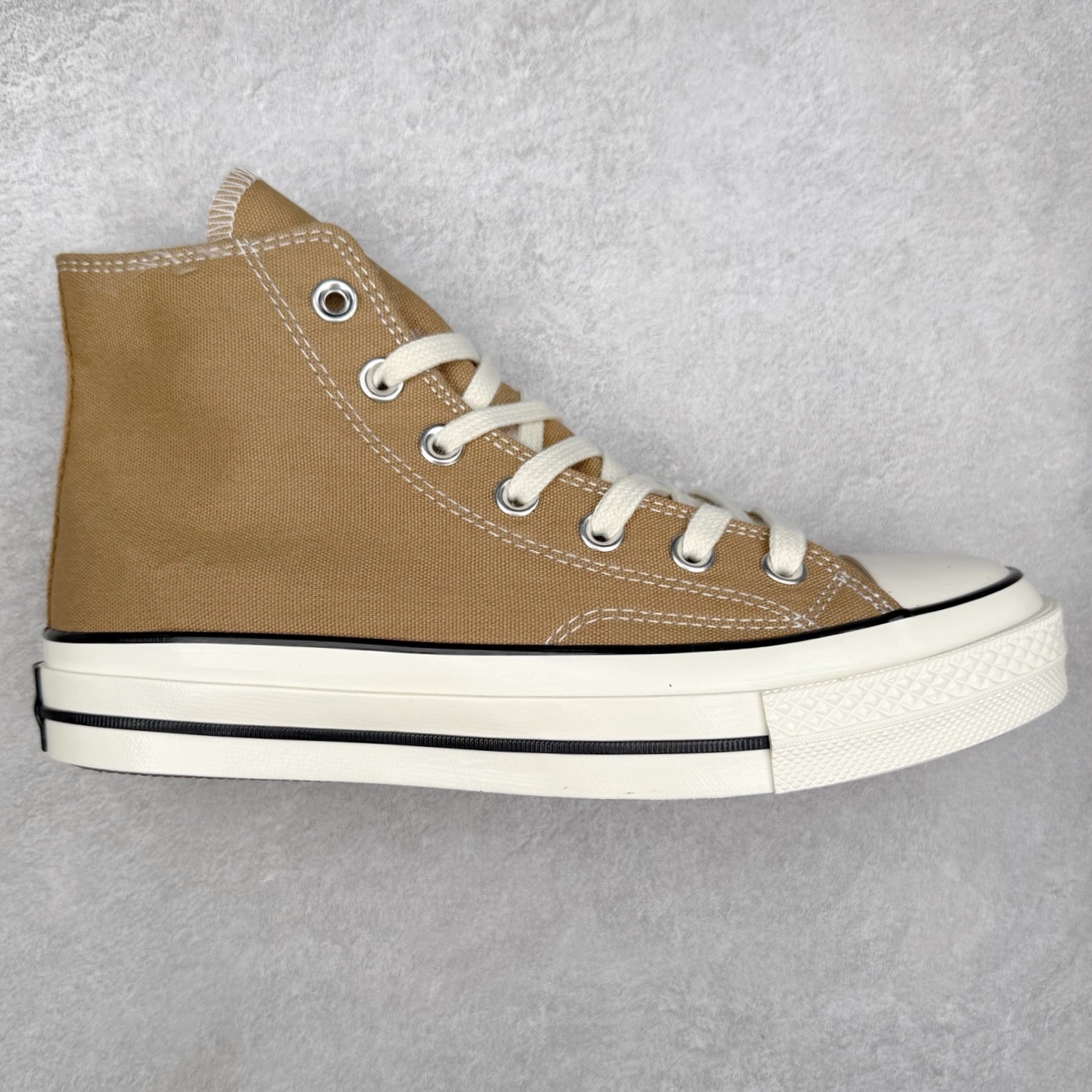 Converse Chuck 1970s 加绒款 秋冬款 内里微薄加绒 不厚重又暖和 温度与颜值并存 实现雪天可以穿匡威的愿望 尺码：35 36 36.5 37 37.5 38 39 39.5 40 41 41.5 42 42.5 43 44-选品中心