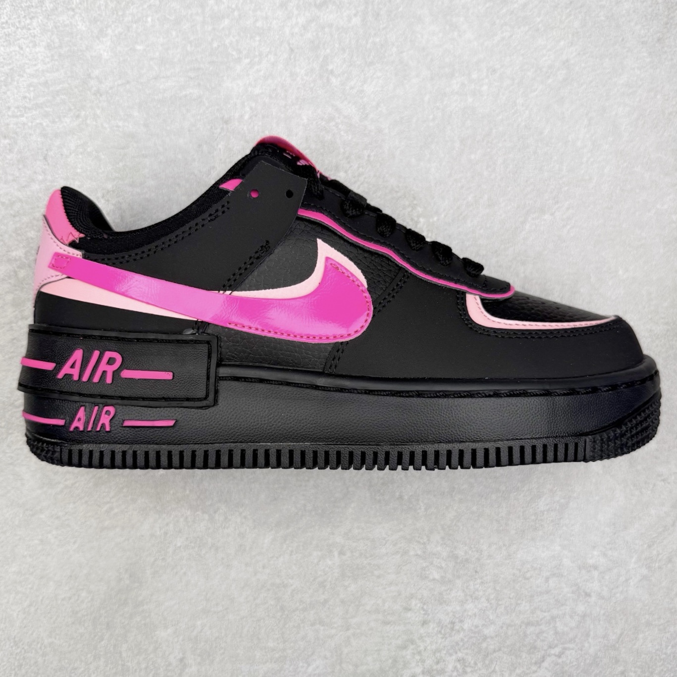 NK Air Force 1´07 Low 空军一号低帮百搭休闲运动板鞋 CI0919-006 柔软、弹性十足的缓震性能和出色的中底设计 横跨复古与现代的外型结合 造就出风靡全球 三十多年的Force 1 直到今天还深受青睐 实拍调校N版已经零色差零失真 百分百还原实物色彩所见即所得 不存在货不对板色差等低级问题 选购参考实物拍摄 不混卖不参货 只用心做好货严格选品 承诺混一赔十 尺码：36 36.5 37.5 38 38.5 39 40 40.5 41 42 42.5 43 44 44.5 45-选品中心