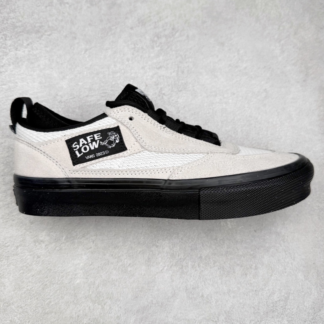 Atiba Jefferson x Vans Skate Safe 官方新款 舒适百搭轻便滑板鞋 白黑 货号：VN000EEHBWI 尺码：35 36 36.5 37 38 38.5 39 40 40.5 41 42 42.5 43 44 45-选品中心