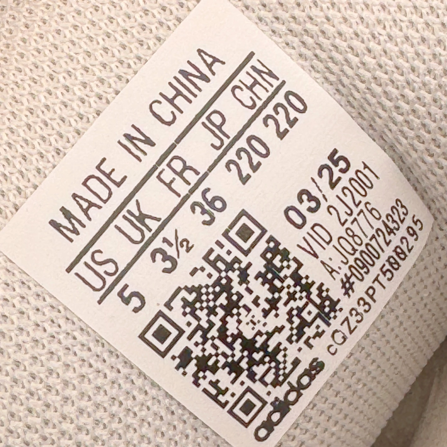 图片[10]-＃XP纯原套现福利 AD Originals Superstar 经典复古贝壳头板鞋 JQ8776 诞生于1969年 是第一双将全皮面鞋 身与橡胶鞋头结合在一起的低帮篮球鞋 Superstar最开始 是作为高帮篮球鞋Pro Model的低帮版本而出现的 但因为其独特和醒目的橡胶鞋头造型而让大家熟知 被大家形象地称为\\\”shelltoe\\\”贝壳头 在70年代的美国职业篮球场上 接近3/4的NBA球员都将这双Superstar作为场上用鞋 80年代之后 经过不断的改良和发展 Superstar逐渐成为横跨时装、音乐、街头文化、休闲和运动等各大领域的时尚潮鞋 尺码：36 36.5 37 38 38.5 39 40 40.5 41 42 42.5 43 44 44.5 45-选品中心