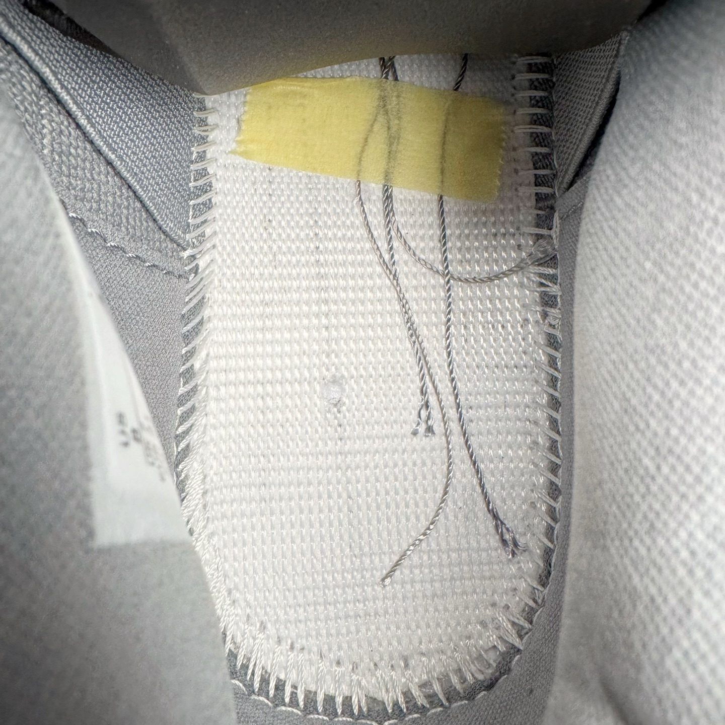 图片[20]-＃纯原 Nigel Sylvester x Air Jordan AJ4 Retro 联名酷灰 货号：HF4340-003 圈内最强四代 独家外贸特供尺码含 45.5 49.5 50.5 耗时半年巨作 全套原纸板楦头开发 原厂特供皮料加持 确保原汁原味 完美呈现四代版型 一比一鞋头弧度高度鞋身弧度 数据细节工艺流程均保持原鞋一致 原厂TPU网格鞋带扣 正确内里网布 菱角分明不变形无多余毛边 柔软性质感一致于原鞋 市场唯一原厂鞋扣模具 背面可见隐藏注塑口 原厂织唛标 原厂飞人电绣工艺 尾指中部跳三针 独家绑鞋带手法 印刷中底布 四线拉帮 米色美纹纸贴合固定 进口港宝加持 后跟自然饱满 全鞋荧光划线卡点 追求极致完美 每一双都是工艺品 多重QC质检 超越公司货的品控标准 实实在在的免检产品 尺码：40 40.5 41 42 42.5 43 44 44.5 45 45.5 46 47.5 48.5 49.5 50.5-选品中心