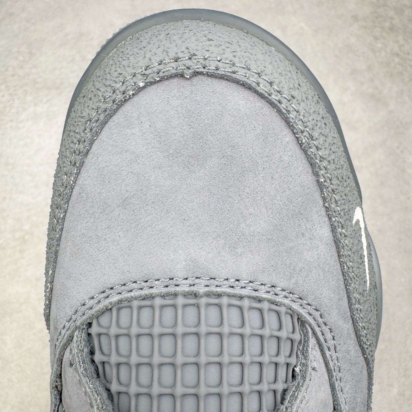 图片[10]-＃纯原 Nigel Sylvester x Air Jordan AJ4 Retro 联名酷灰 货号：HF4340-003 圈内最强四代 独家外贸特供尺码含 45.5 49.5 50.5 耗时半年巨作 全套原纸板楦头开发 原厂特供皮料加持 确保原汁原味 完美呈现四代版型 一比一鞋头弧度高度鞋身弧度 数据细节工艺流程均保持原鞋一致 原厂TPU网格鞋带扣 正确内里网布 菱角分明不变形无多余毛边 柔软性质感一致于原鞋 市场唯一原厂鞋扣模具 背面可见隐藏注塑口 原厂织唛标 原厂飞人电绣工艺 尾指中部跳三针 独家绑鞋带手法 印刷中底布 四线拉帮 米色美纹纸贴合固定 进口港宝加持 后跟自然饱满 全鞋荧光划线卡点 追求极致完美 每一双都是工艺品 多重QC质检 超越公司货的品控标准 实实在在的免检产品 尺码：40 40.5 41 42 42.5 43 44 44.5 45 45.5 46 47.5 48.5 49.5 50.5-选品中心