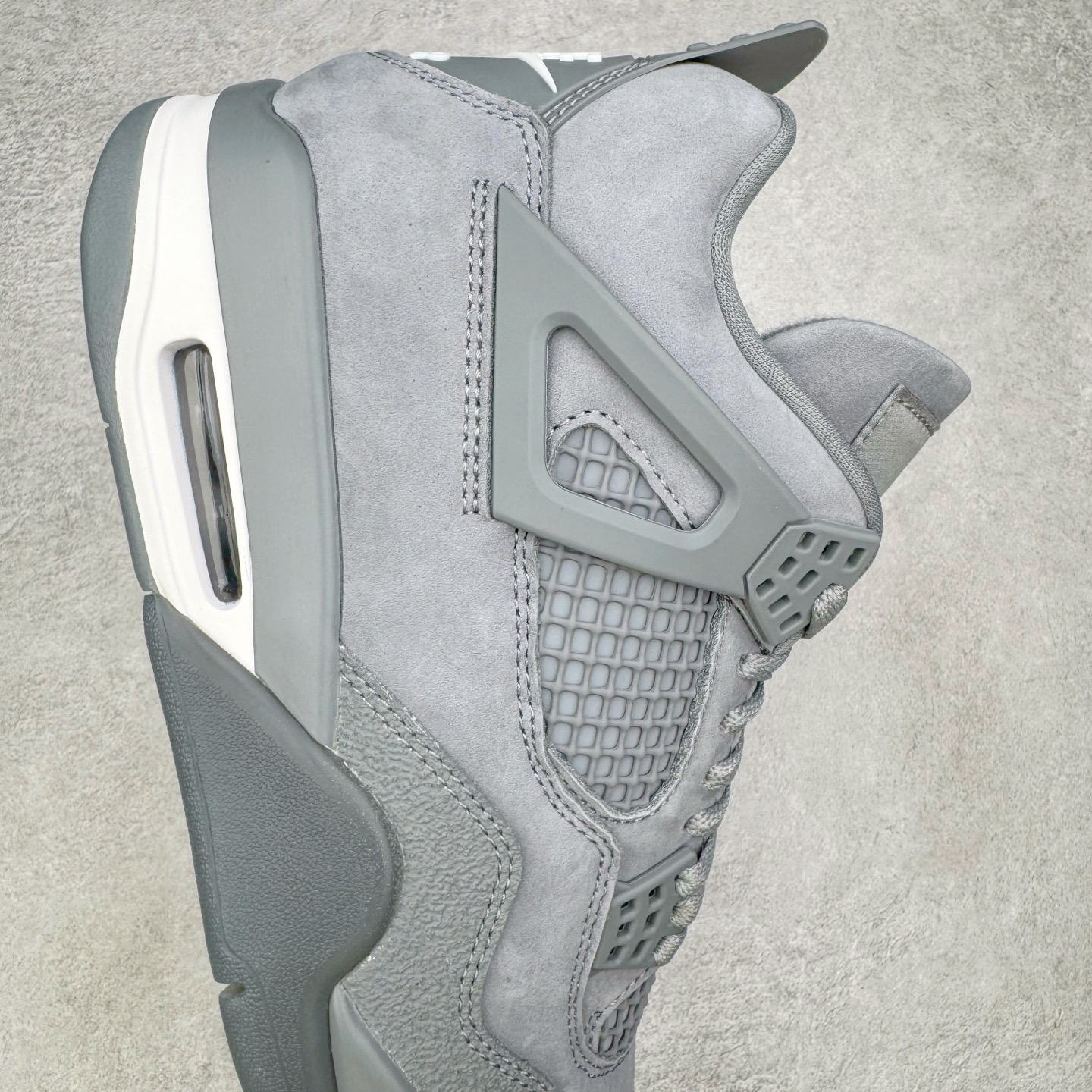 图片[6]-＃纯原 Nigel Sylvester x Air Jordan AJ4 Retro 联名酷灰 货号：HF4340-003 圈内最强四代 独家外贸特供尺码含 45.5 49.5 50.5 耗时半年巨作 全套原纸板楦头开发 原厂特供皮料加持 确保原汁原味 完美呈现四代版型 一比一鞋头弧度高度鞋身弧度 数据细节工艺流程均保持原鞋一致 原厂TPU网格鞋带扣 正确内里网布 菱角分明不变形无多余毛边 柔软性质感一致于原鞋 市场唯一原厂鞋扣模具 背面可见隐藏注塑口 原厂织唛标 原厂飞人电绣工艺 尾指中部跳三针 独家绑鞋带手法 印刷中底布 四线拉帮 米色美纹纸贴合固定 进口港宝加持 后跟自然饱满 全鞋荧光划线卡点 追求极致完美 每一双都是工艺品 多重QC质检 超越公司货的品控标准 实实在在的免检产品 尺码：40 40.5 41 42 42.5 43 44 44.5 45 45.5 46 47.5 48.5 49.5 50.5-选品中心