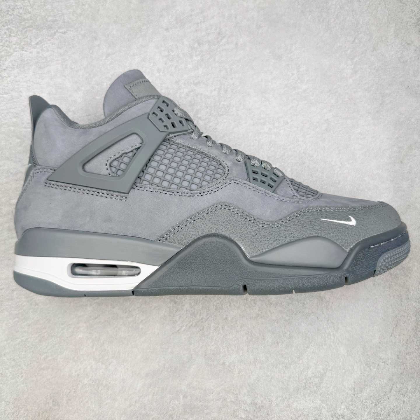 ＃纯原 Nigel Sylvester x Air Jordan AJ4 Retro 联名酷灰 货号：HF4340-003 圈内最强四代 独家外贸特供尺码含 45.5 49.5 50.5 耗时半年巨作 全套原纸板楦头开发 原厂特供皮料加持 确保原汁原味 完美呈现四代版型 一比一鞋头弧度高度鞋身弧度 数据细节工艺流程均保持原鞋一致 原厂TPU网格鞋带扣 正确内里网布 菱角分明不变形无多余毛边 柔软性质感一致于原鞋 市场唯一原厂鞋扣模具 背面可见隐藏注塑口 原厂织唛标 原厂飞人电绣工艺 尾指中部跳三针 独家绑鞋带手法 印刷中底布 四线拉帮 米色美纹纸贴合固定 进口港宝加持 后跟自然饱满 全鞋荧光划线卡点 追求极致完美 每一双都是工艺品 多重QC质检 超越公司货的品控标准 实实在在的免检产品 尺码：40 40.5 41 42 42.5 43 44 44.5 45 45.5 46 47.5 48.5 49.5 50.5-选品中心