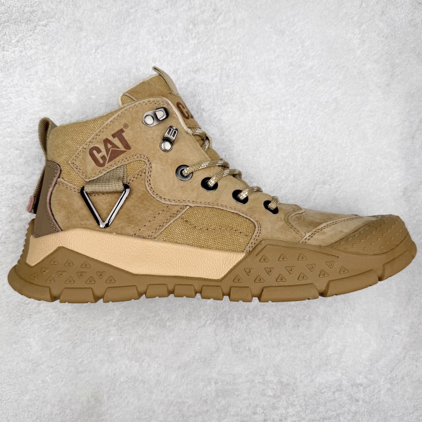 CAT卡特 户外工装轻底休闲马丁靴大黄靴系列 广东大厂品质 全新工艺升级 全鞋真牛皮材料 大底到五金都是代工厂原材料制作 同原版固特异永不开胶工艺 好货不杀猪 首单质量严格把控 全网独家首发 品质毋庸置疑 全套官网统一包装 今年冬季防寒户外专用 日常随意搭配 尺码：39 40 41 42 43 44（皮鞋码）-选品中心