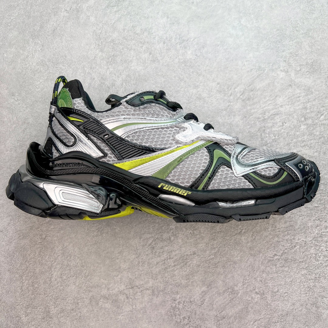 图片[6]-＃VG零售版 BALENCIAGA Runner Sneaker 巴黎世家七代慢跑系列低帮复古野跑潮流运动鞋老爹鞋 尼龙和网布材质 磨损效果 鞋头边缘印有尺码 背面浮印尺码 外侧印有跑者徽标 鞋舌刺绣 Balenciaga 品牌标识 鞋跟背面 Balenciaga品牌标识 材质采用65%聚氨酯、35%聚酯纤维 全新 Runner 鞋型轮廓借鉴于 2000 年初的复古线条 搭载大网眼面料制成鞋面基础，由粉色、白色尼龍与橡胶质地覆盖鞋面诠释线条感 当中透过几道手缝线与折损痕更是精准的掌握历经时间淬炼的破旧痕迹 延续其手法至鞋领、鞋跟、鞋带、中底等部分均饰有破损及脏污之貌 尤其是鞋领处与鞋带孔眼条更是采用不规则做旧技术将内容物泡棉随机露出 尺码：35 36 37 38 39 40 41 42 43 44 45 46-选品中心