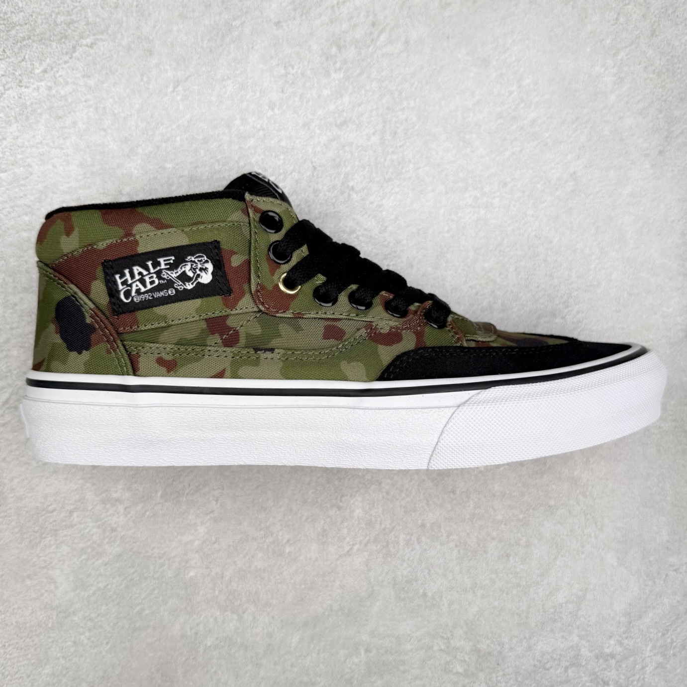 Vans Skate Half Cab 黑迷彩 美式复古休闲中帮休闲职业滑板鞋 货号： VN000DZ3BLK 尺码：36 36.5 37 38 38.5 39 40 40.5 41 42 42.5 43 44-选品中心
