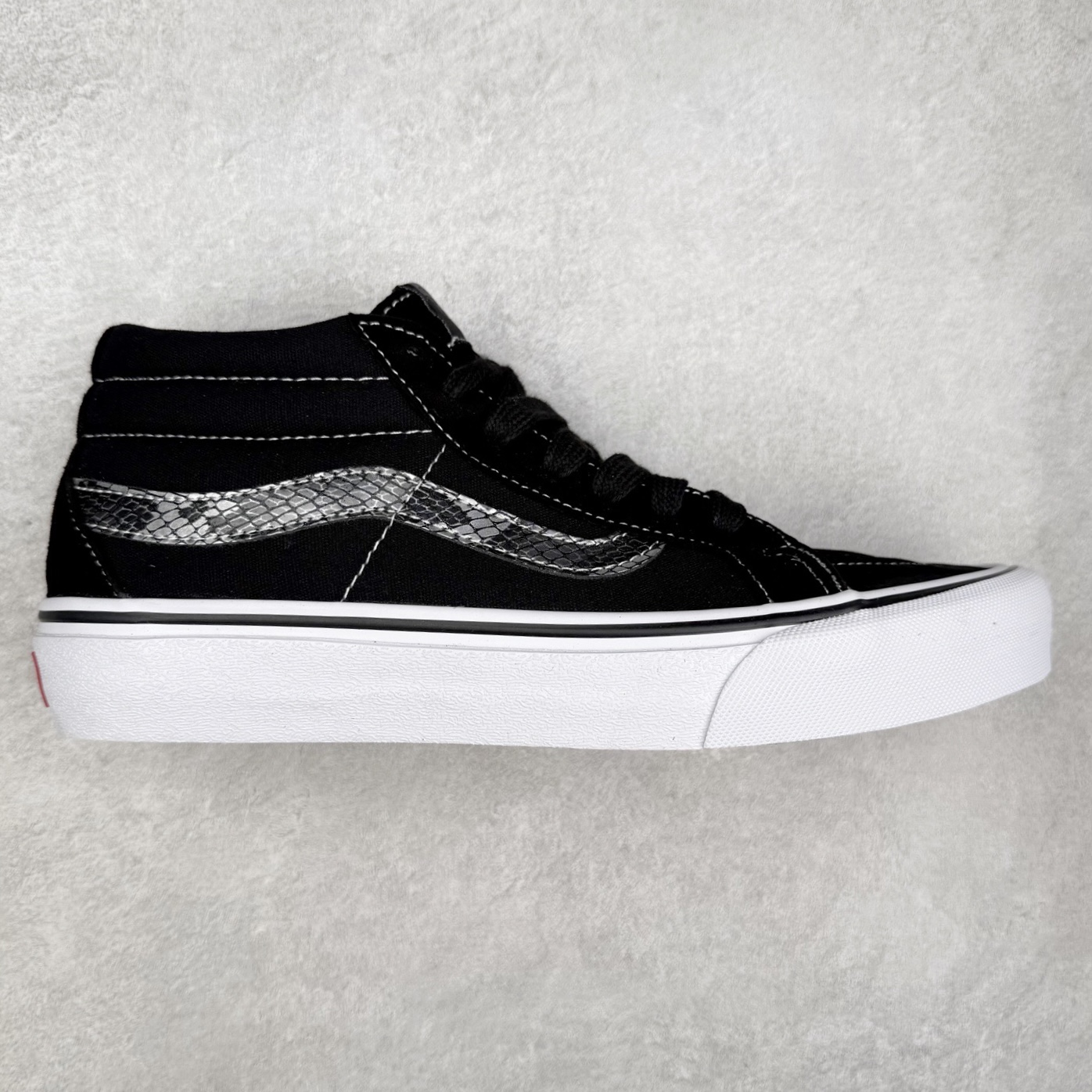 Vans Sk8-Mid Reissue SF 范斯官方 侧边蛇纹饰条帆布滑板鞋 尺码：35 36 36.5 37 38 38.5 39 40 40.5 41 42 42.5 43 44 工艺：硫化1：1（重量1：1、真标、原钢印、材质标、鞋型标、合格证）-选品中心