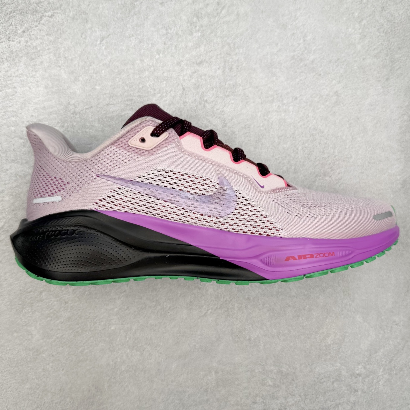 ＃特价福利 NK Zoom Pegasus 飞马41代马拉松系列网面透气缓震疾速跑鞋 拥有 Zoom Air 一如既往的稳定感和流畅感 鞋面采用工程网眼设计 为特定高热区域营造出色透气性 进一步增加鞋面的穿孔数量 让足部能够快速散热 中足搭配 Flywire 飞线 在高速运动时营造舒适稳定的贴合感 内置Zoon气垫加持 动力十足 尺码：36 36.5 37.5 38 38.5 39 40 40.5 41 42 42.5 43 44 44.5 45-选品中心