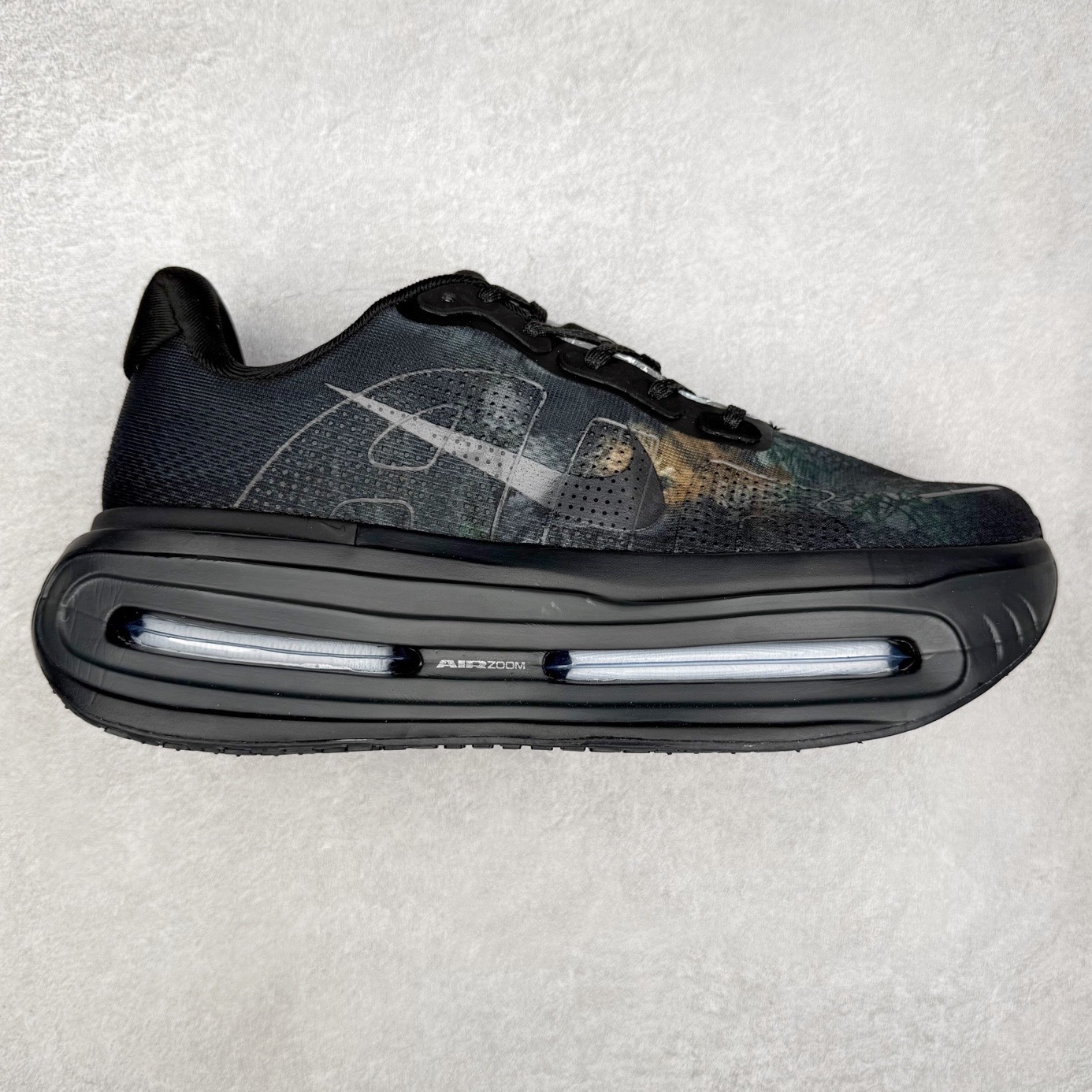 NK Vomero Premium 时尚舒适 网布防滑耐磨 低帮跑步鞋 IO7325-001 实拍调校N版已经零色差零失真 百分百还原实物色彩所见即所得 不存在货不对板色差等低级问题 选购参考实物拍摄 不混卖不参货 只用心做好货严格选品 承诺混一赔十 尺码：36 36.5 37.5 38 38.5 39 40 40.5 41 42 42.5 43 44 44.5 45-选品中心