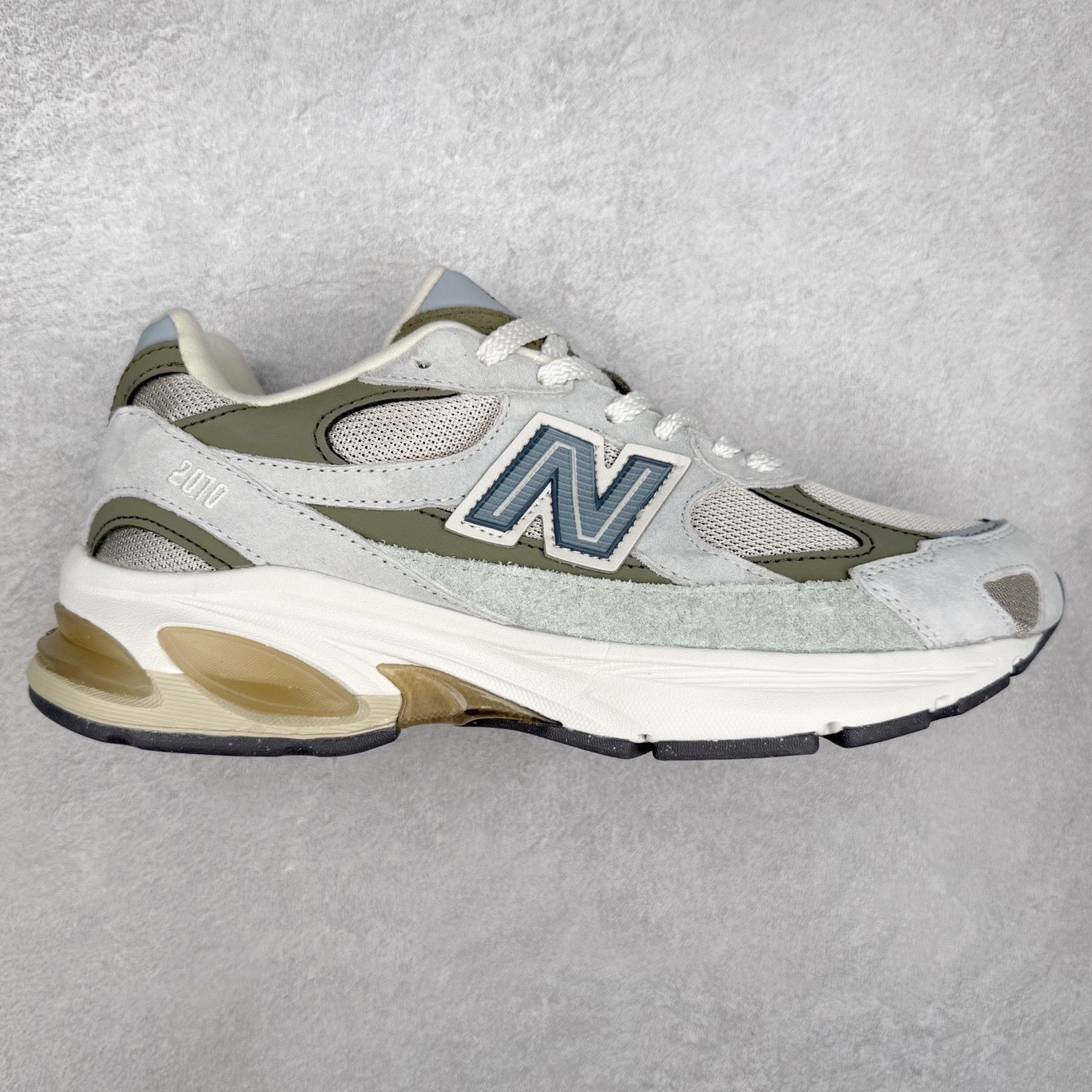 New Balance NB2010系列新百伦经典复古休闲运动板鞋 以ENCAP中底配以升级版 N-ERGY缓震物料 鞋面则采用特色的柔软麂皮搭以NewBalance经典的尼龙网布 低调中还原跑鞋本真 更年轻化的设计理念与材质 让新世代青年得以用全新视角体验经典鞋款的传奇魅力尺码：36 37 37.5 38 38.5 39.5 40 40.5 41.5 42 42.5 43 44 45-选品中心