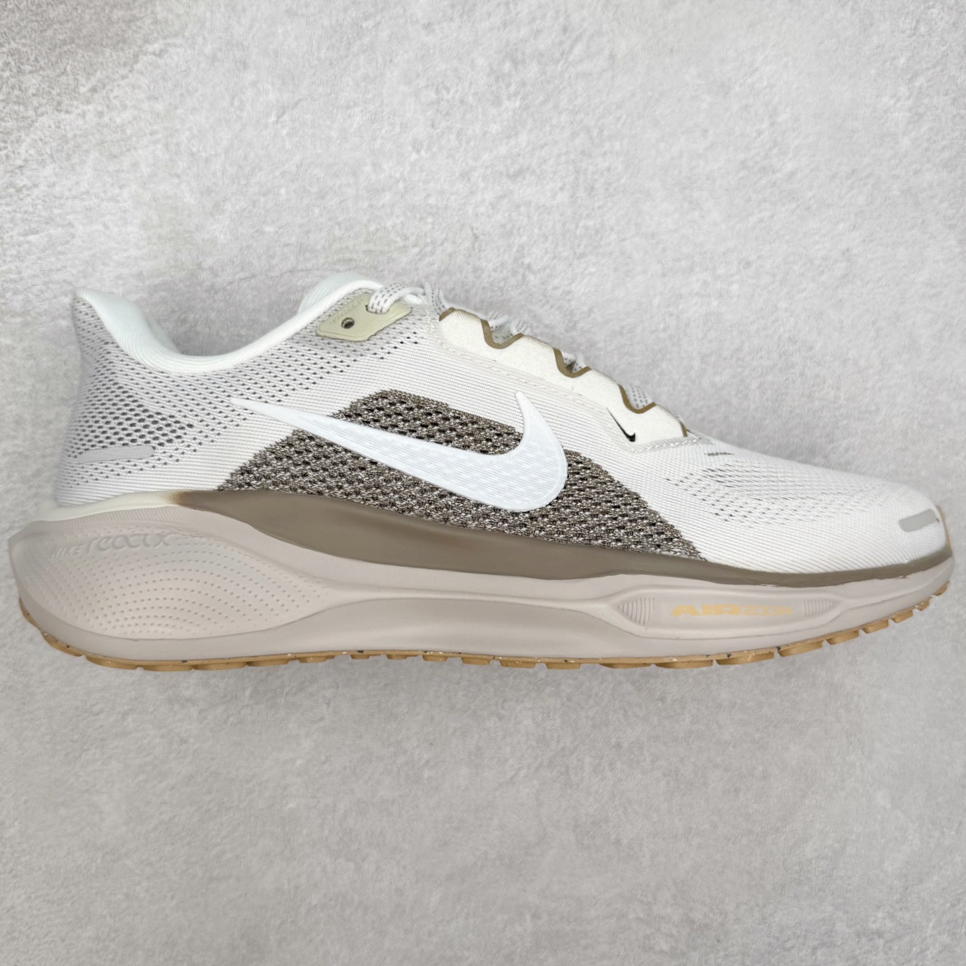 图片[2]-＃特价福利 NK Zoom Pegasus 飞马41代马拉松系列网面透气缓震疾速跑鞋 拥有 Zoom Air 一如既往的稳定感和流畅感 鞋面采用工程网眼设计 为特定高热区域营造出色透气性 进一步增加鞋面的穿孔数量 让足部能够快速散热 中足搭配 Flywire 飞线 在高速运动时营造舒适稳定的贴合感 内置Zoon气垫加持 动力十足 尺码：36 36.5 37.5 38 38.5 39 40 40.5 41 42 42.5 43 44 44.5 45-选品中心