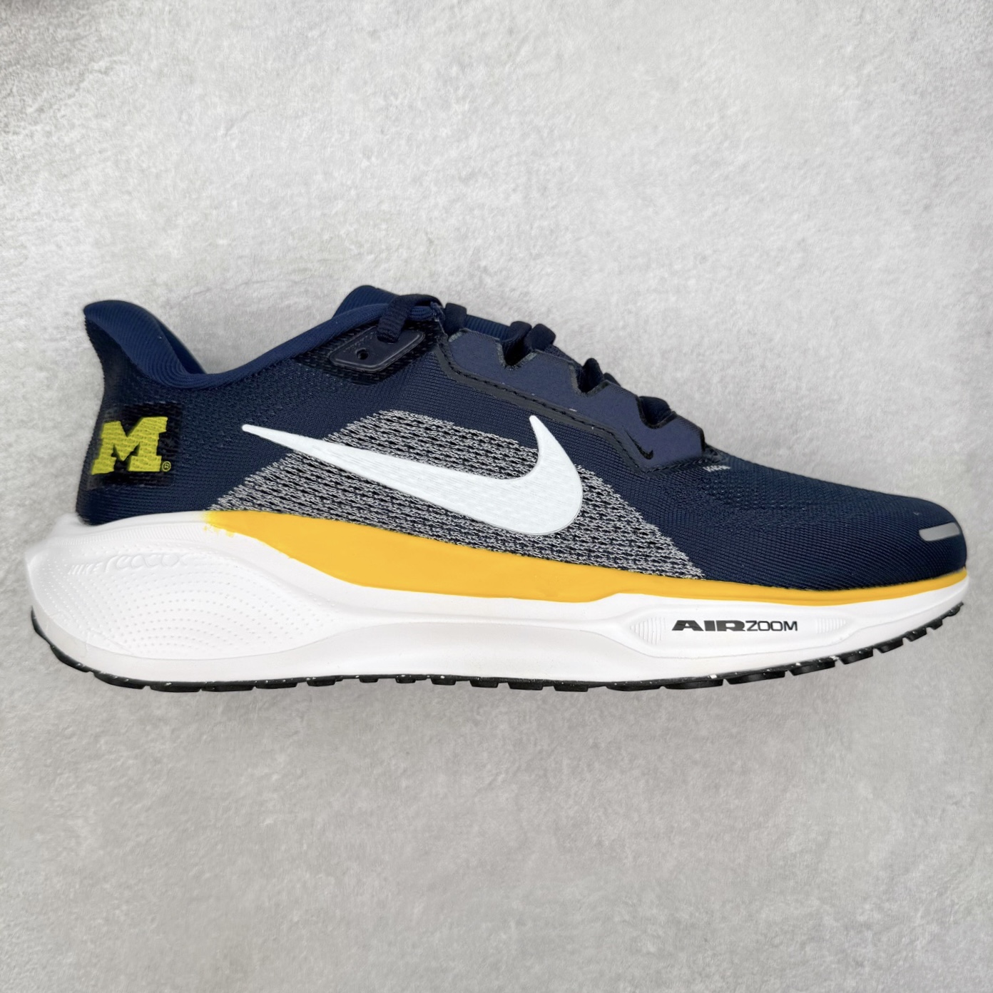 图片[4]-＃特价福利 NK Zoom Pegasus 飞马41代马拉松系列网面透气缓震疾速跑鞋 拥有 Zoom Air 一如既往的稳定感和流畅感 鞋面采用工程网眼设计 为特定高热区域营造出色透气性 进一步增加鞋面的穿孔数量 让足部能够快速散热 中足搭配 Flywire 飞线 在高速运动时营造舒适稳定的贴合感 内置Zoon气垫加持 动力十足 尺码：36 36.5 37.5 38 38.5 39 40 40.5 41 42 42.5 43 44 44.5 45-选品中心