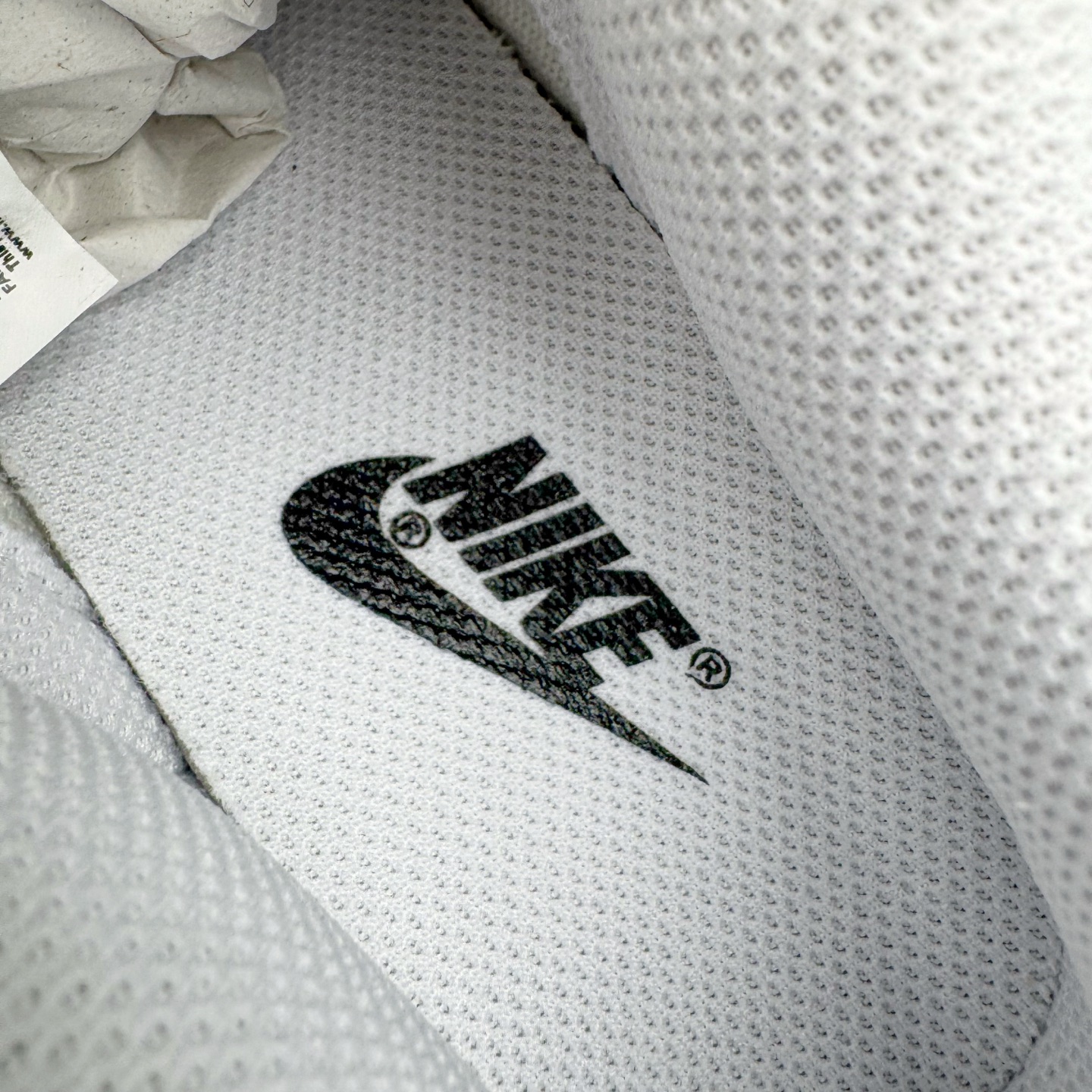 图片[13]-＃YC纯原 NK Dunk Low 甜心狙击 DD1391-103 此款以奶白色为画布，浅粉勾勒春日情书，如同晨光中的第一抹云霞，温柔包裹足尖，不张扬却自带焦点感。鞋侧粉霞掠过奶白，是浪漫誓言与心形符号的默契合谋。后跟英文镌刻日常里的仪式感——浪漫从不是特定节日，而是每一步的轻盈践行。定制系列天花板 无原鞋不开发 全系列得物原鞋一比一校对开发 配色持续更新中 终端对接 优势输出 全套原厂楦头原纸板数据档案倾力打造 原汁原味莞产 极致还原 圈内最强针车工艺 高端零售指定版 广东原厂配套原盒原标 鞋盒分三个尺码段 原厂冲刀 超高清洁度 全鞋零毛边皮料切割 采用原厂百宏鞋带以及原厂百宏织唛舌标 内标可供原厂几率过验 进口原装条纹中底布 四线拉帮白色点胶 原厂拉帮手法遵循公司 原厂电绣 极致还原 尺码：36 36.5 37.5 38 38.5 39 40 40.5 41 42 42.5 43 44 44.5 45 46-选品中心