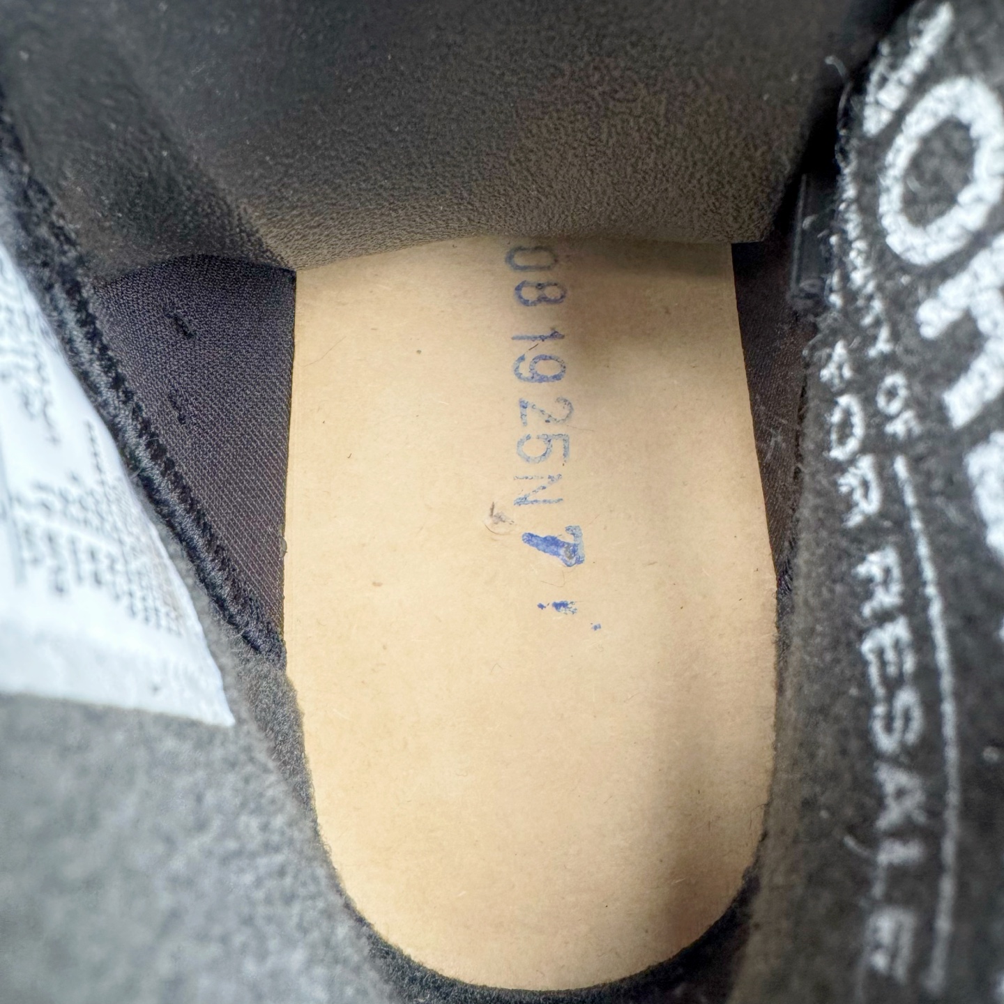 图片[12]-＃Ljr特供 Air Jordan AJ6 Retro 反转红外线 CT8529-001 全新改良批次 圈内最强倒钩系列 恪守真诚 承诺混一赔十 高端零售裸鞋圈特供批次 SZ原厂全套原楦原纸板冲刀磨具开发 原厂皮料加持 原厂港宝加持定型后跟R度完美 同源原厂电绣 飞翼针数密度立体效果一致 百分百一致原鞋 原厂拉帮工艺 针距密度一致 后跟弧度收口自然不对折 极致一眼正品既视感 进口玻璃冲刀皮料裁剪零毛边 全鞋电脑针车工艺 品控清洁度最高QC检验标准 免检产品 原厂订购鞋盒、鞋标、防尘纸、鞋撑、鞋带 追求极致的原厂味道 尺码：40.5 41 42 42.5 43 44 44.5 45 46 47.5 48.5-选品中心