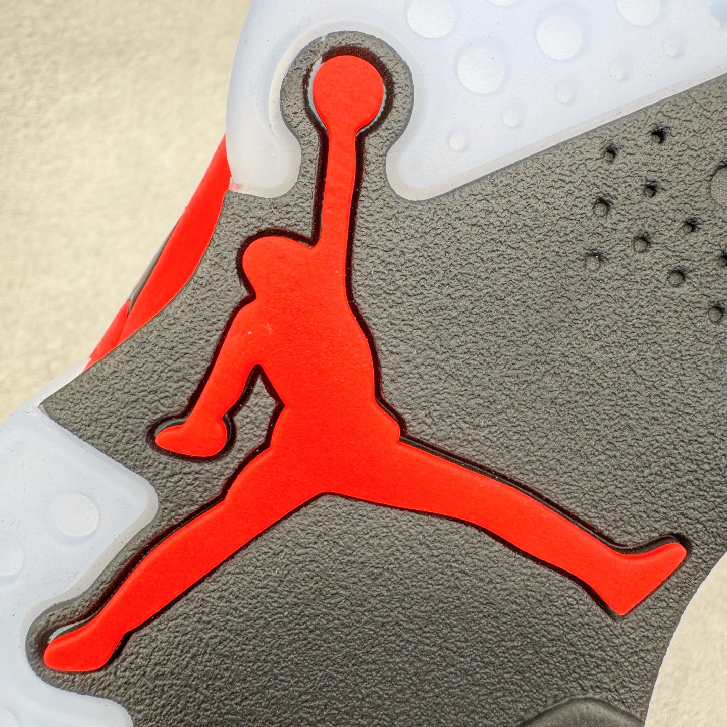 图片[20]-＃Ljr特供 Air Jordan AJ6 Retro 反转红外线 CT8529-001 全新改良批次 圈内最强倒钩系列 恪守真诚 承诺混一赔十 高端零售裸鞋圈特供批次 SZ原厂全套原楦原纸板冲刀磨具开发 原厂皮料加持 原厂港宝加持定型后跟R度完美 同源原厂电绣 飞翼针数密度立体效果一致 百分百一致原鞋 原厂拉帮工艺 针距密度一致 后跟弧度收口自然不对折 极致一眼正品既视感 进口玻璃冲刀皮料裁剪零毛边 全鞋电脑针车工艺 品控清洁度最高QC检验标准 免检产品 原厂订购鞋盒、鞋标、防尘纸、鞋撑、鞋带 追求极致的原厂味道 尺码：40.5 41 42 42.5 43 44 44.5 45 46 47.5 48.5-选品中心