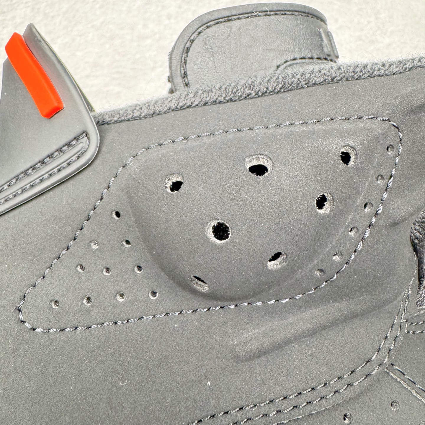 图片[18]-＃Ljr特供 Air Jordan AJ6 Retro 反转红外线 CT8529-001 全新改良批次 圈内最强倒钩系列 恪守真诚 承诺混一赔十 高端零售裸鞋圈特供批次 SZ原厂全套原楦原纸板冲刀磨具开发 原厂皮料加持 原厂港宝加持定型后跟R度完美 同源原厂电绣 飞翼针数密度立体效果一致 百分百一致原鞋 原厂拉帮工艺 针距密度一致 后跟弧度收口自然不对折 极致一眼正品既视感 进口玻璃冲刀皮料裁剪零毛边 全鞋电脑针车工艺 品控清洁度最高QC检验标准 免检产品 原厂订购鞋盒、鞋标、防尘纸、鞋撑、鞋带 追求极致的原厂味道 尺码：40.5 41 42 42.5 43 44 44.5 45 46 47.5 48.5-选品中心