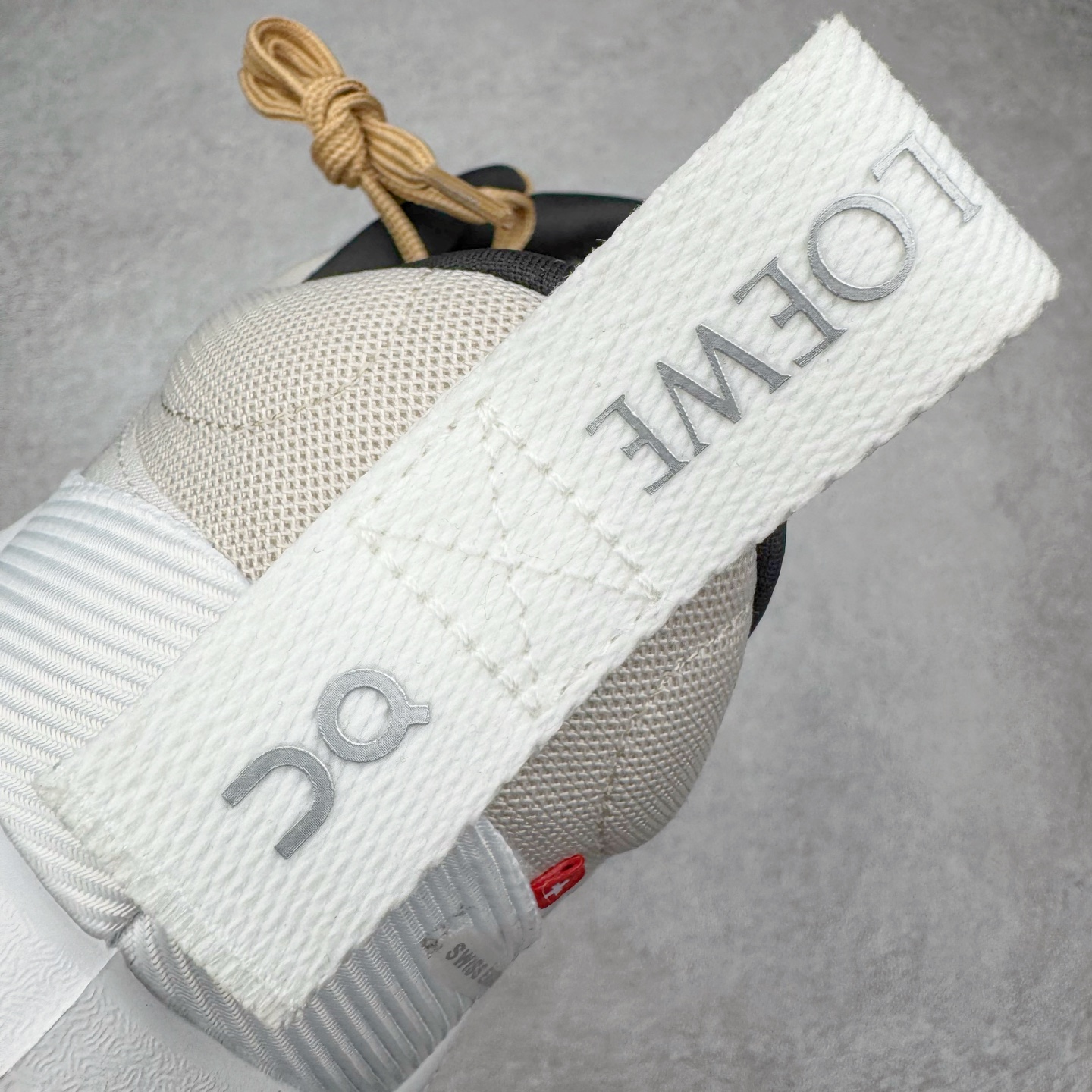 图片[16]-＃M纯原 LOEWE x On Cloudtilt 2.0 昂跑罗意威联名 圆头系带生活休闲鞋 此运动品牌 开创于2010年 缓震着陆、强效回弹、轻柔质感的设计构思始终是ON研制关键 与此同时基于“为全球提供革新性的跑步感受”信念 陆续推出了多款跑鞋及其以专业运动人体跑步工程学为设计关键的功能性跑步服饰设备 让跑者不费力气地畅快畅跑 尺码：36 36.5 37.5 38 38.5 39 40 40.5 41 42 42.5 43 44 44.5 45 46-选品中心