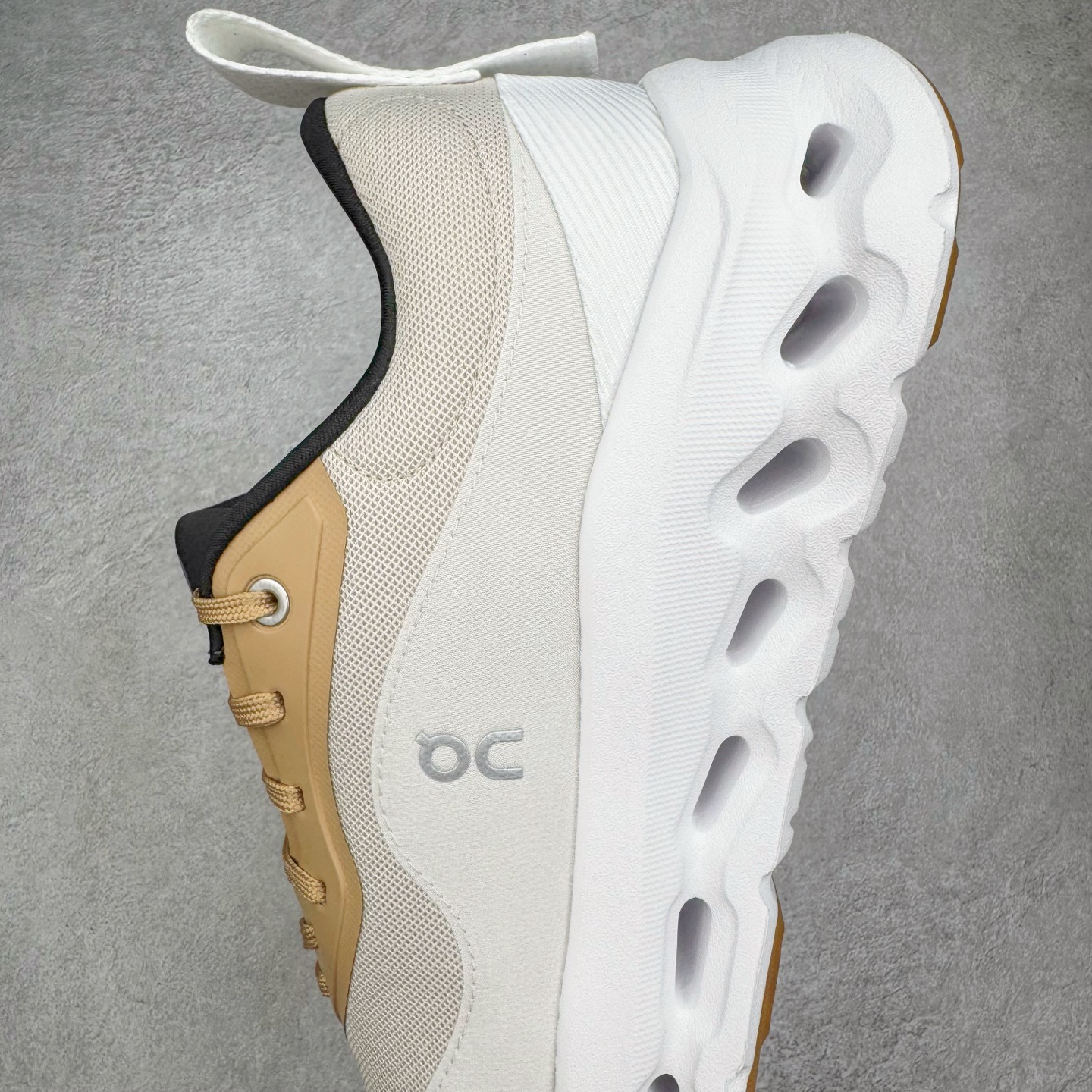 图片[7]-＃M纯原 LOEWE x On Cloudtilt 2.0 昂跑罗意威联名 圆头系带生活休闲鞋 此运动品牌 开创于2010年 缓震着陆、强效回弹、轻柔质感的设计构思始终是ON研制关键 与此同时基于“为全球提供革新性的跑步感受”信念 陆续推出了多款跑鞋及其以专业运动人体跑步工程学为设计关键的功能性跑步服饰设备 让跑者不费力气地畅快畅跑 尺码：36 36.5 37.5 38 38.5 39 40 40.5 41 42 42.5 43 44 44.5 45 46-选品中心