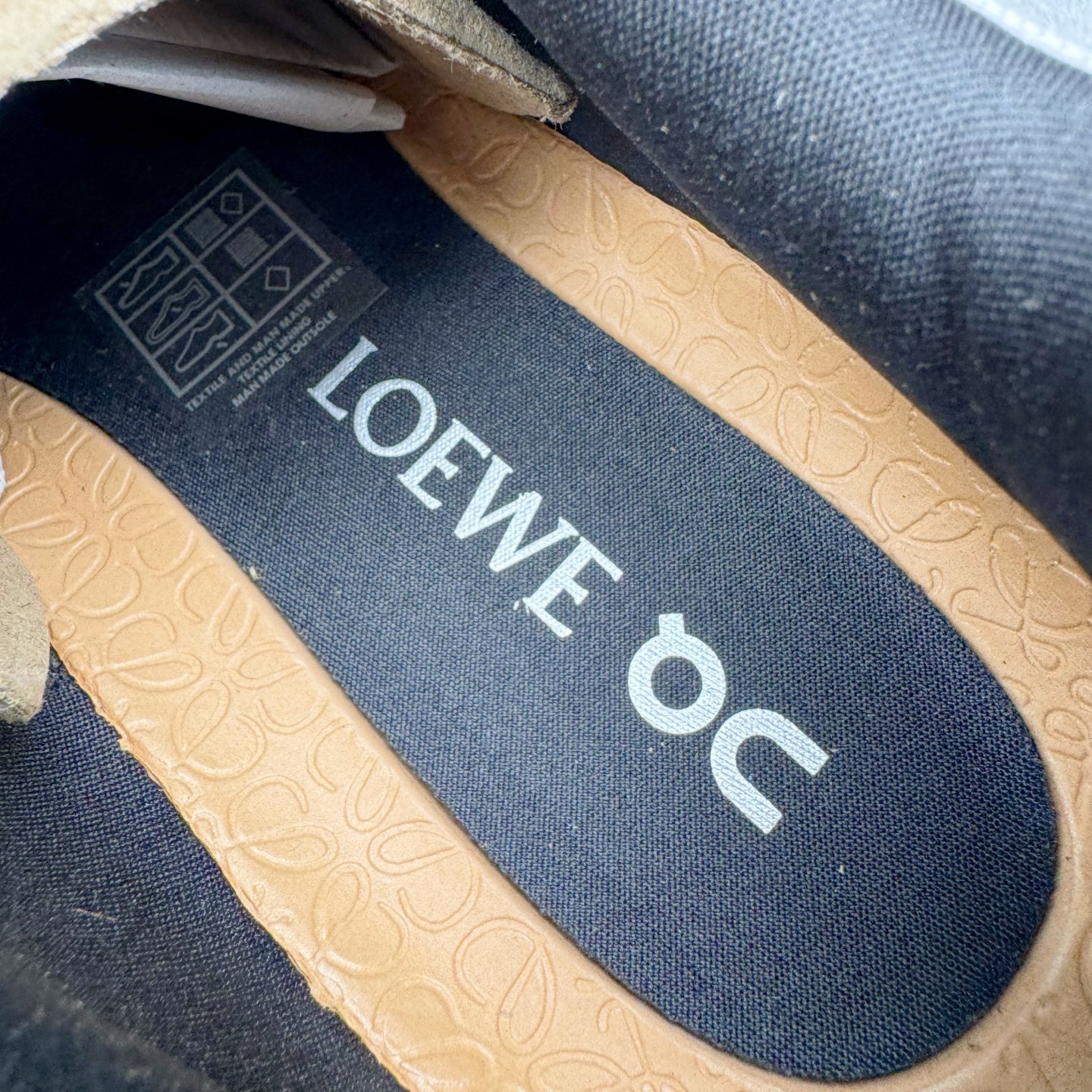 图片[12]-＃M纯原 LOEWE x On Cloudtilt 2.0 昂跑罗意威联名 圆头系带生活休闲鞋 此运动品牌 开创于2010年 缓震着陆、强效回弹、轻柔质感的设计构思始终是ON研制关键 与此同时基于“为全球提供革新性的跑步感受”信念 陆续推出了多款跑鞋及其以专业运动人体跑步工程学为设计关键的功能性跑步服饰设备 让跑者不费力气地畅快畅跑 尺码：36 36.5 37.5 38 38.5 39 40 40.5 41 42 42.5 43 44 44.5 45 46-选品中心