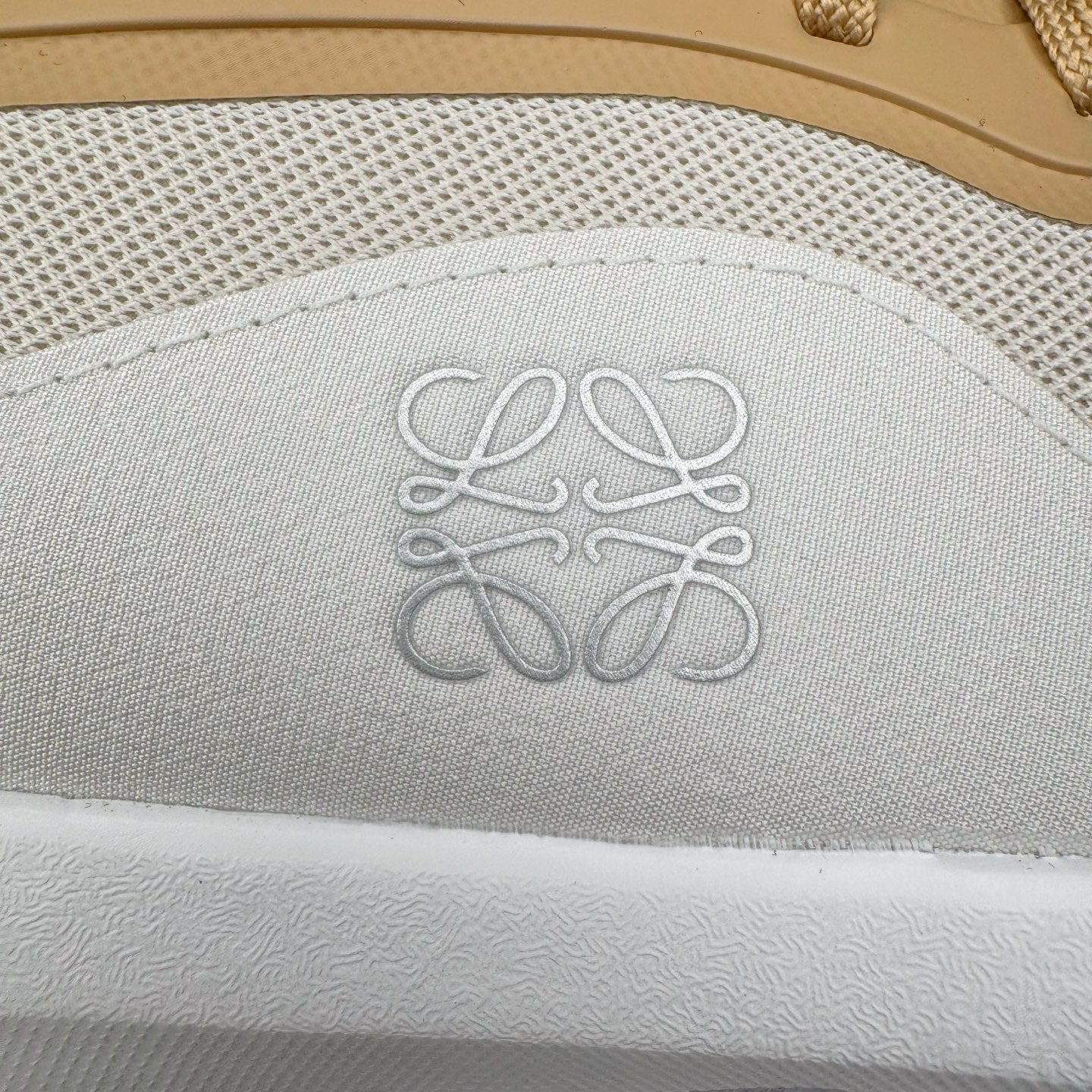 图片[18]-＃M纯原 LOEWE x On Cloudtilt 2.0 昂跑罗意威联名 圆头系带生活休闲鞋 此运动品牌 开创于2010年 缓震着陆、强效回弹、轻柔质感的设计构思始终是ON研制关键 与此同时基于“为全球提供革新性的跑步感受”信念 陆续推出了多款跑鞋及其以专业运动人体跑步工程学为设计关键的功能性跑步服饰设备 让跑者不费力气地畅快畅跑 尺码：36 36.5 37.5 38 38.5 39 40 40.5 41 42 42.5 43 44 44.5 45 46-选品中心