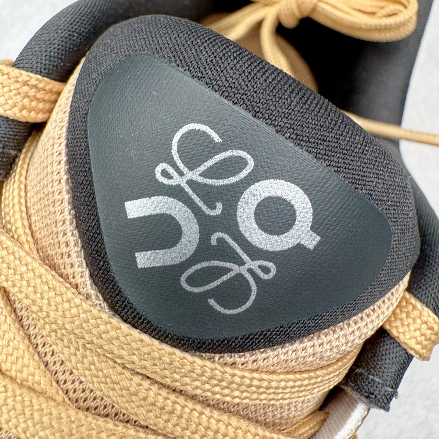 图片[13]-＃M纯原 LOEWE x On Cloudtilt 2.0 昂跑罗意威联名 圆头系带生活休闲鞋 此运动品牌 开创于2010年 缓震着陆、强效回弹、轻柔质感的设计构思始终是ON研制关键 与此同时基于“为全球提供革新性的跑步感受”信念 陆续推出了多款跑鞋及其以专业运动人体跑步工程学为设计关键的功能性跑步服饰设备 让跑者不费力气地畅快畅跑 尺码：36 36.5 37.5 38 38.5 39 40 40.5 41 42 42.5 43 44 44.5 45 46-选品中心