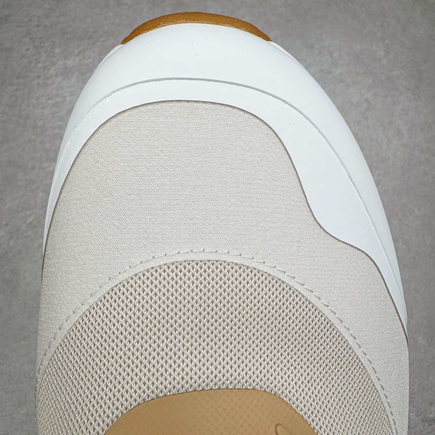 图片[15]-＃M纯原 LOEWE x On Cloudtilt 2.0 昂跑罗意威联名 圆头系带生活休闲鞋 此运动品牌 开创于2010年 缓震着陆、强效回弹、轻柔质感的设计构思始终是ON研制关键 与此同时基于“为全球提供革新性的跑步感受”信念 陆续推出了多款跑鞋及其以专业运动人体跑步工程学为设计关键的功能性跑步服饰设备 让跑者不费力气地畅快畅跑 尺码：36 36.5 37.5 38 38.5 39 40 40.5 41 42 42.5 43 44 44.5 45 46-选品中心