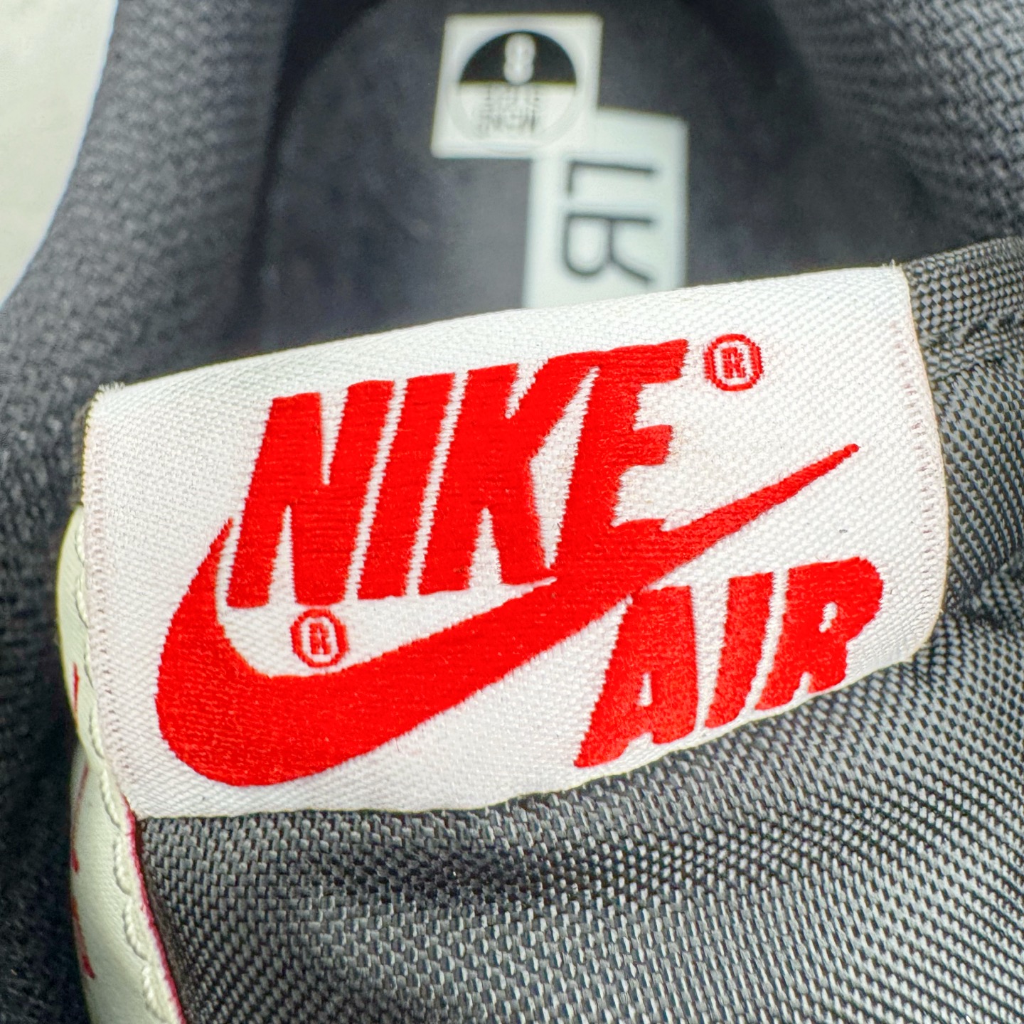 图片[16]-＃Ljr特供 Travis Scott x Air Jordan AJ1 Low OG SP TS联名倒钩低帮 黑红 DM7688-061 全新改良批次 圈内最强倒钩系列 恪守真诚 承诺混一赔十 高端零售裸鞋圈特供批次 产品品控稳定性领先行业 SZ原厂全套原楦原纸板冲刀磨具开发 原厂皮料加持 原厂港宝加持定型后跟R度完美 同源原厂电绣 鬼脸飞翼针数密度立体效果一致 百分百一致原鞋 原厂拉帮工艺 针距密度一致 后跟弧度收口自然不对折 极致一眼正品既视感 进口玻璃冲刀皮料裁剪零毛边 全鞋电脑针车工艺 品控清洁度最高QC检验标准 免检产品 原厂订购鞋盒、鞋标、防尘纸、鞋撑、鞋带 追求极致的原厂味道 尺码：36 36.5 37.5 38 38.5 39 40 40.5 41 42 42.5 43 44 44.5 45 45.5 46 47.5 48.5-选品中心