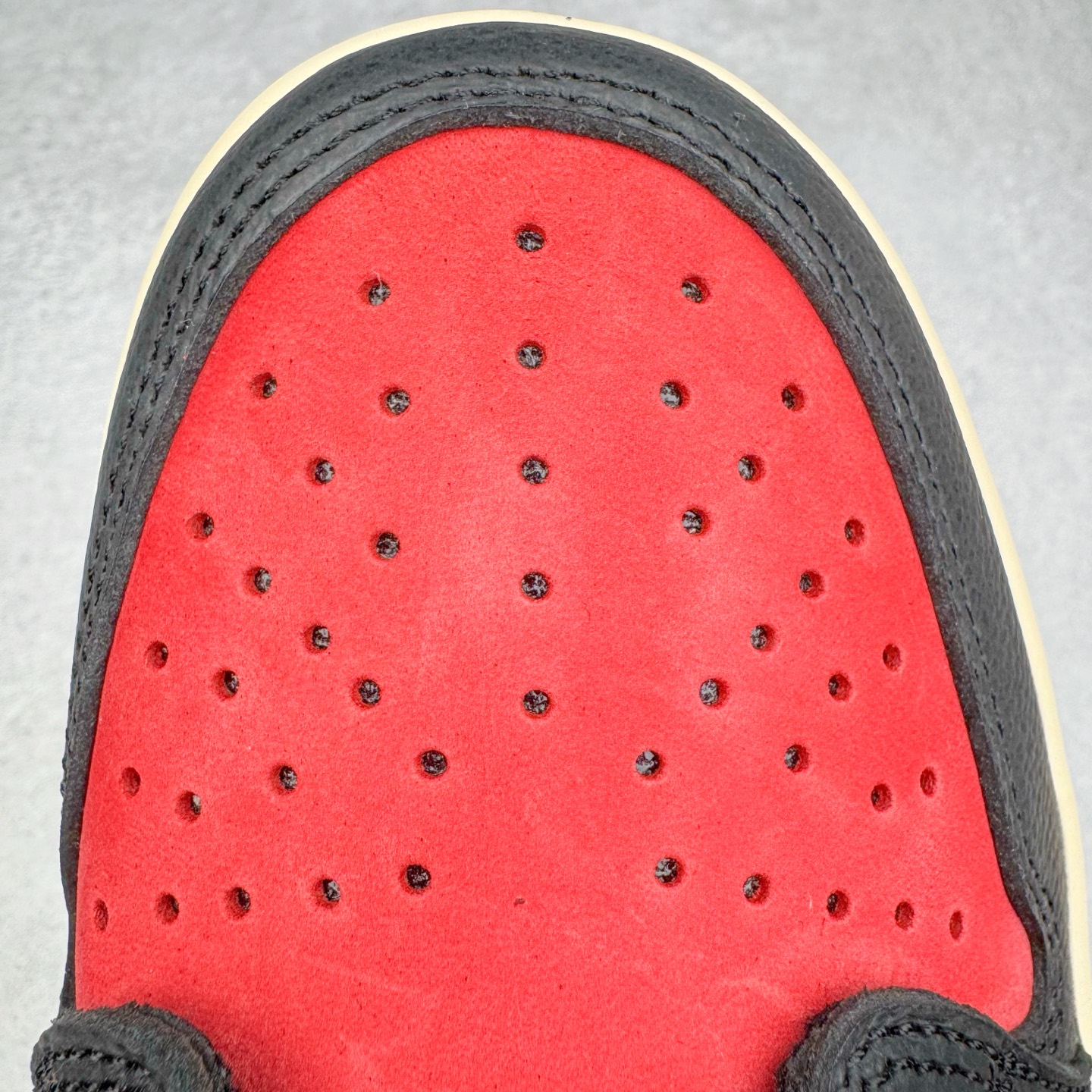 图片[18]-＃Ljr特供 Travis Scott x Air Jordan AJ1 Low OG SP TS联名倒钩低帮 黑红 DM7688-061 全新改良批次 圈内最强倒钩系列 恪守真诚 承诺混一赔十 高端零售裸鞋圈特供批次 产品品控稳定性领先行业 SZ原厂全套原楦原纸板冲刀磨具开发 原厂皮料加持 原厂港宝加持定型后跟R度完美 同源原厂电绣 鬼脸飞翼针数密度立体效果一致 百分百一致原鞋 原厂拉帮工艺 针距密度一致 后跟弧度收口自然不对折 极致一眼正品既视感 进口玻璃冲刀皮料裁剪零毛边 全鞋电脑针车工艺 品控清洁度最高QC检验标准 免检产品 原厂订购鞋盒、鞋标、防尘纸、鞋撑、鞋带 追求极致的原厂味道 尺码：36 36.5 37.5 38 38.5 39 40 40.5 41 42 42.5 43 44 44.5 45 45.5 46 47.5 48.5-选品中心